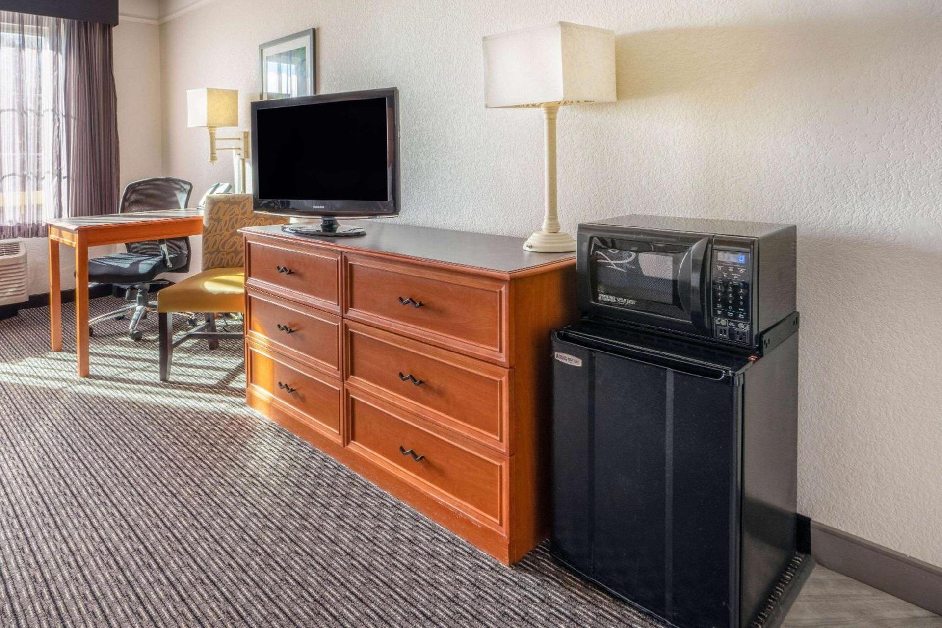 La Quinta by Wyndham Pueblo photo 33
