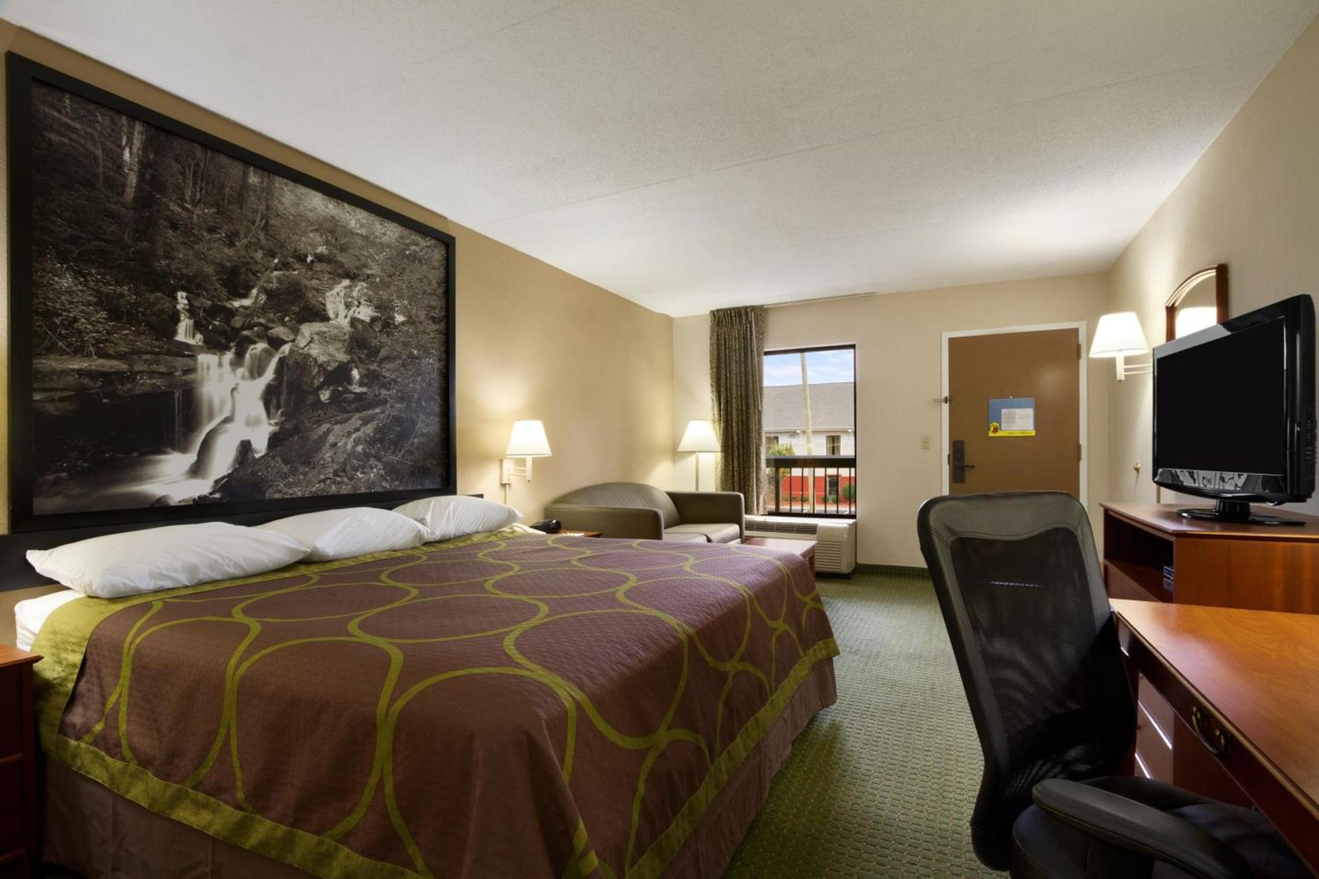 Super 8 by Wyndham Calhoun photo 14