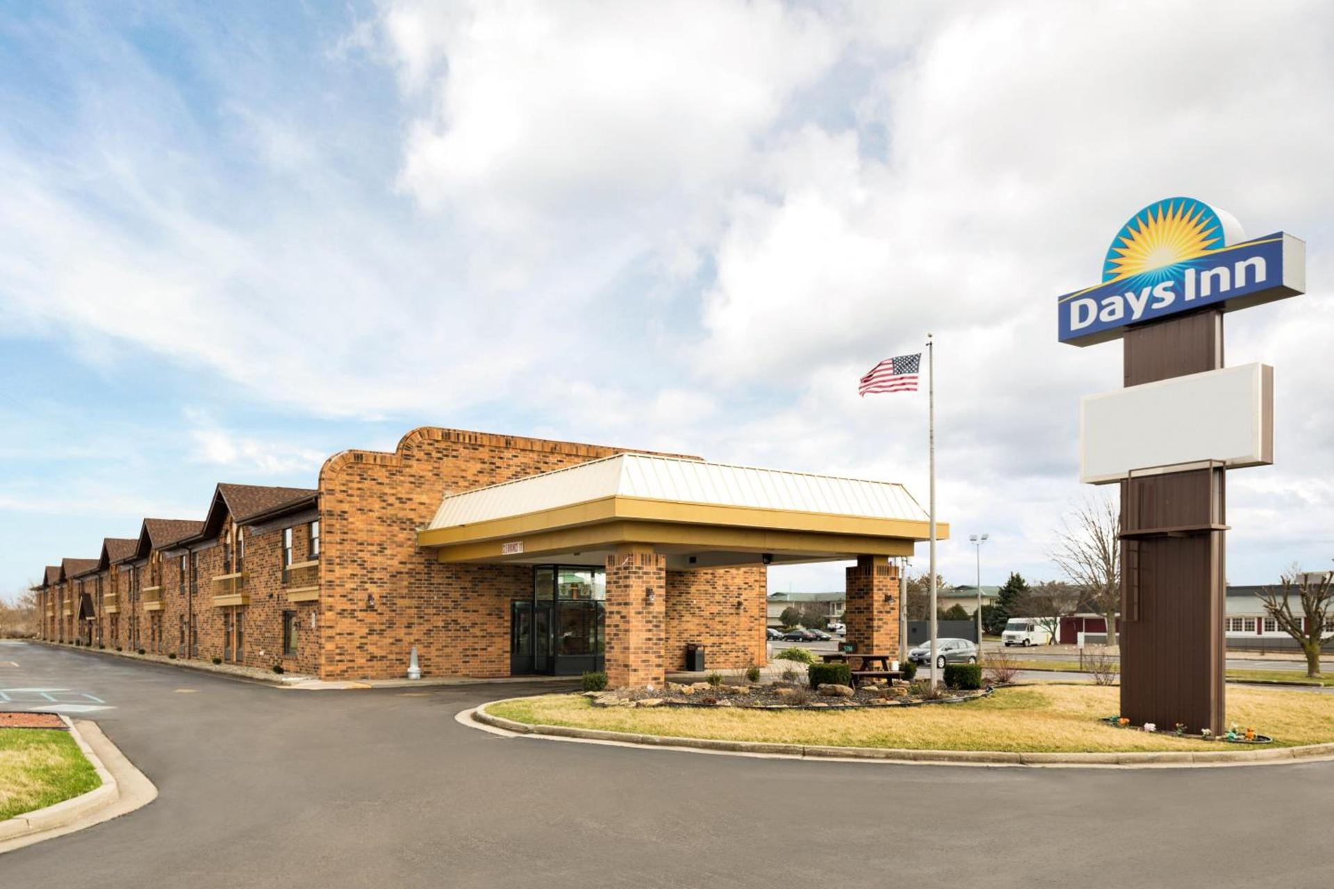 Days Inn by Wyndham Anderson IN photo 27