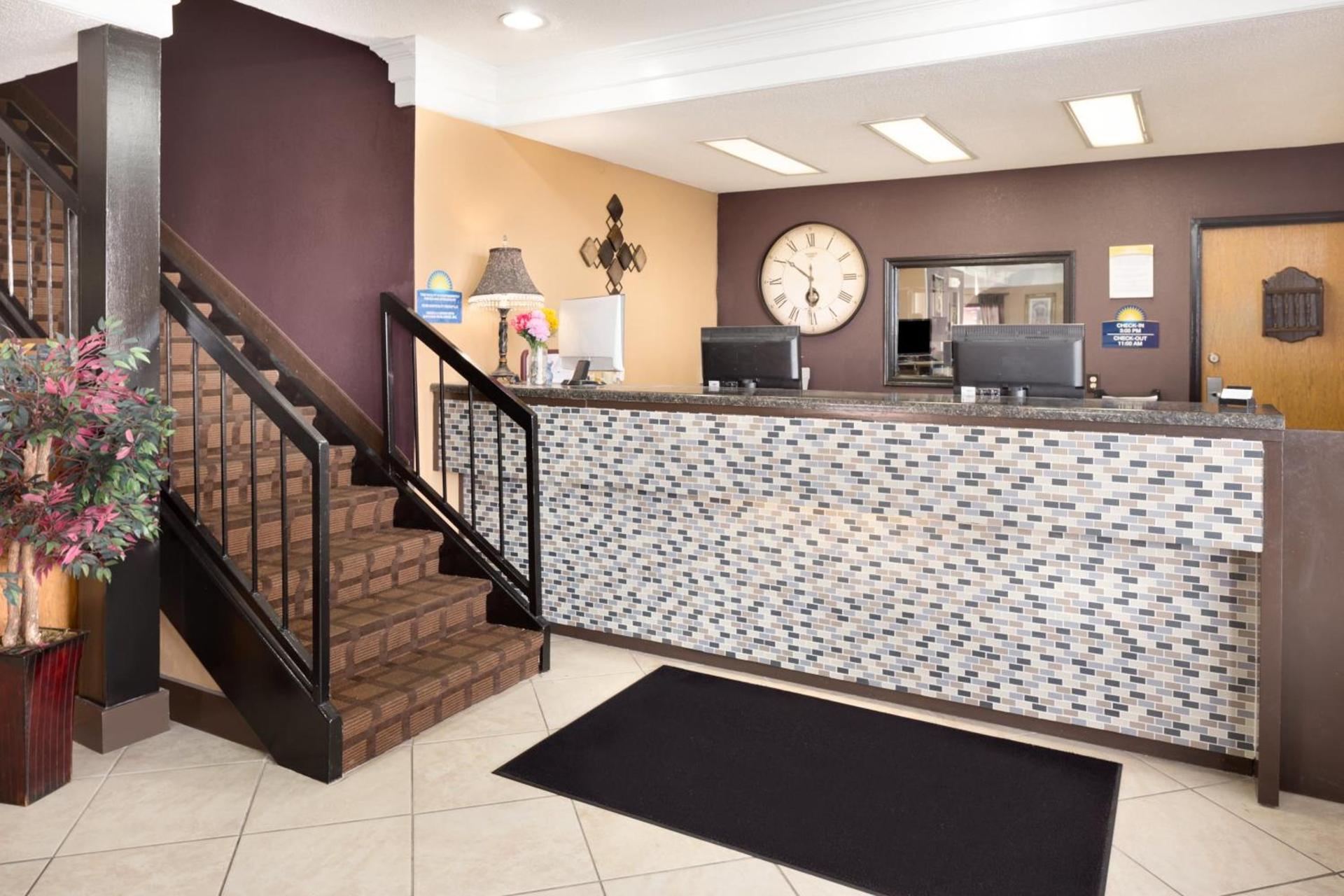Days Inn by Wyndham Anderson IN photo 28