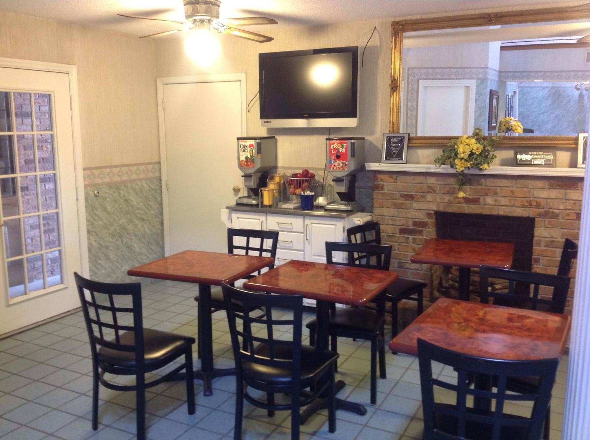 Americas Best Value Inn Blue Ridge photo 14