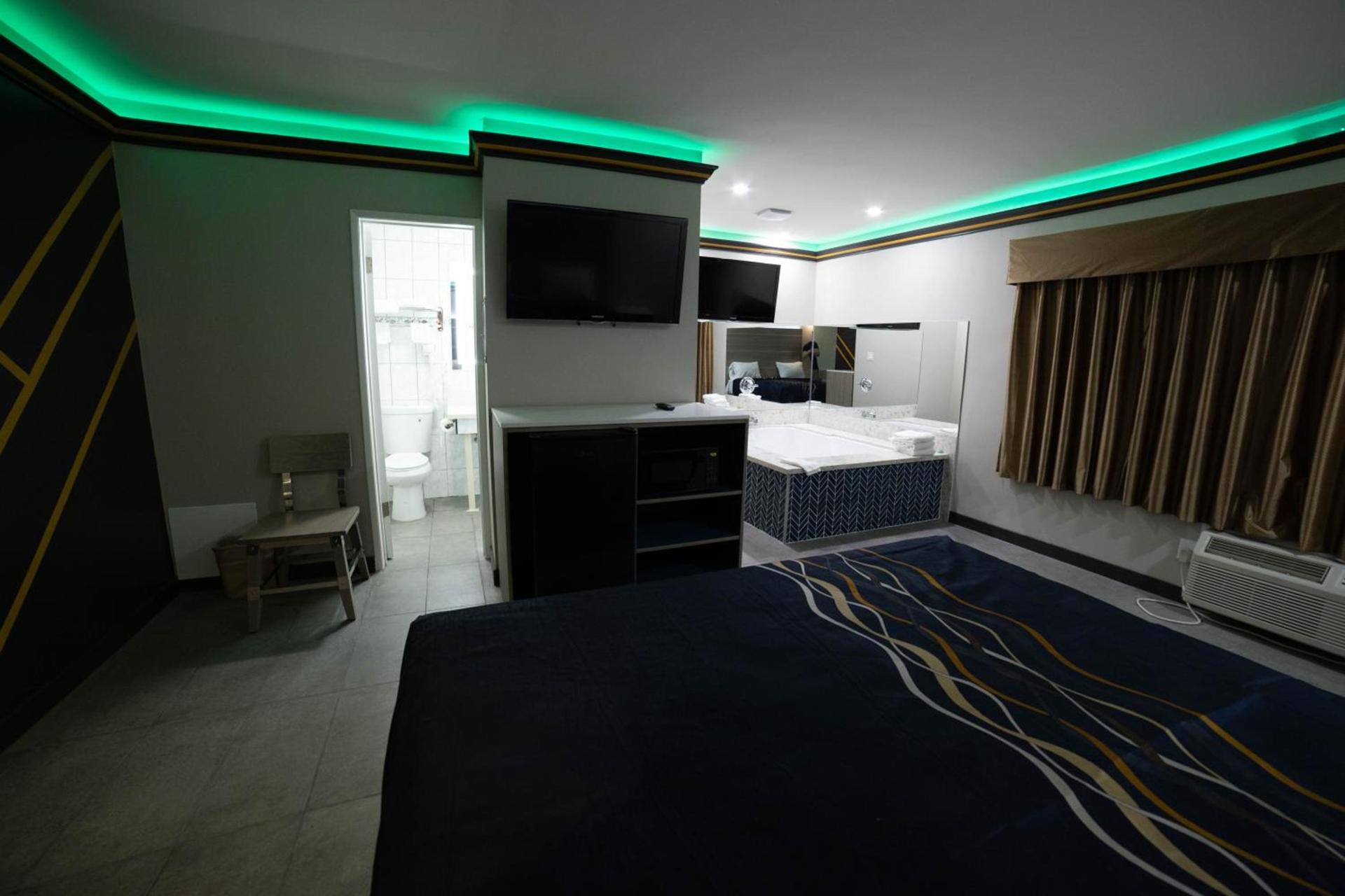 Artesia Motor Inn photo 12