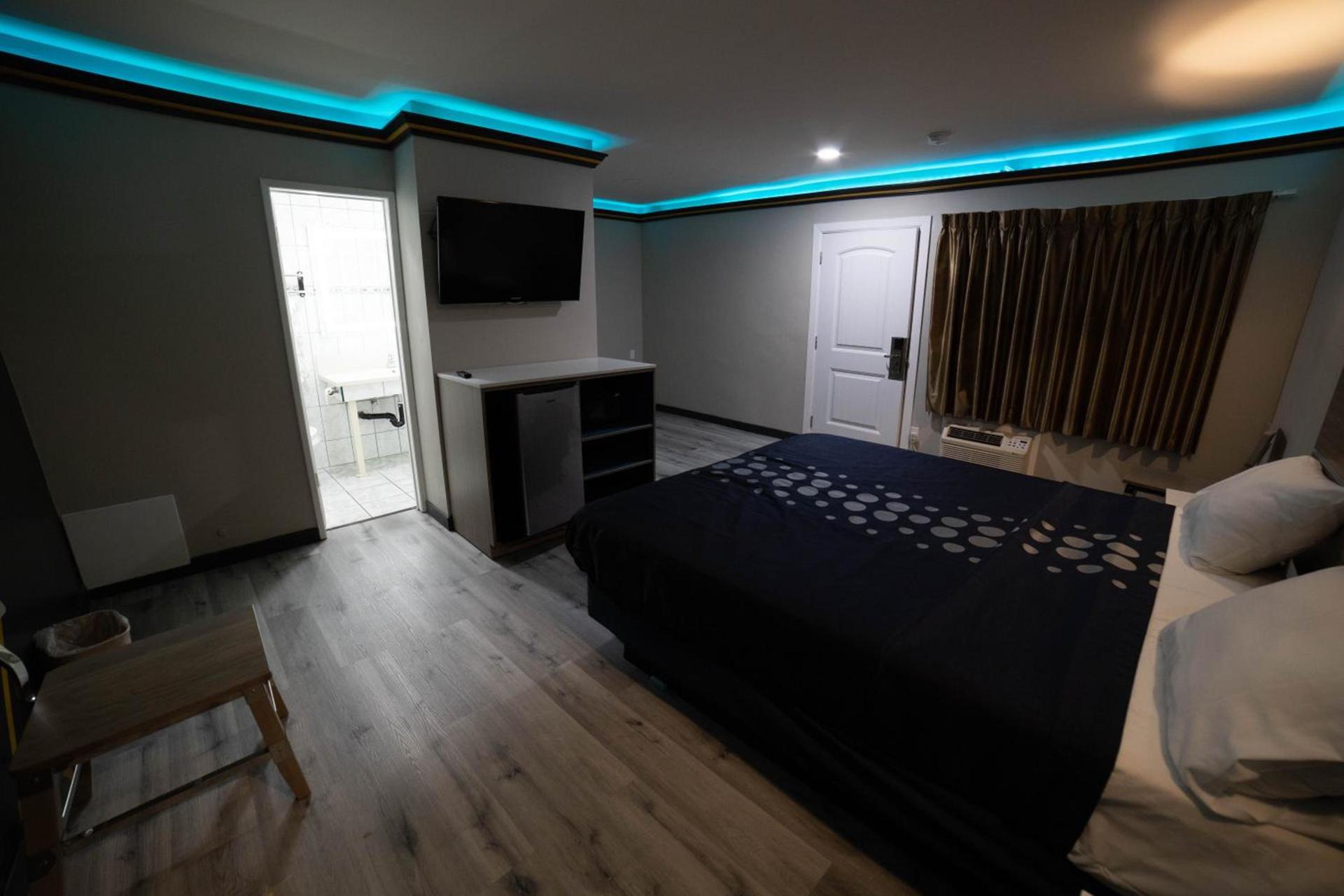 Artesia Motor Inn photo 26