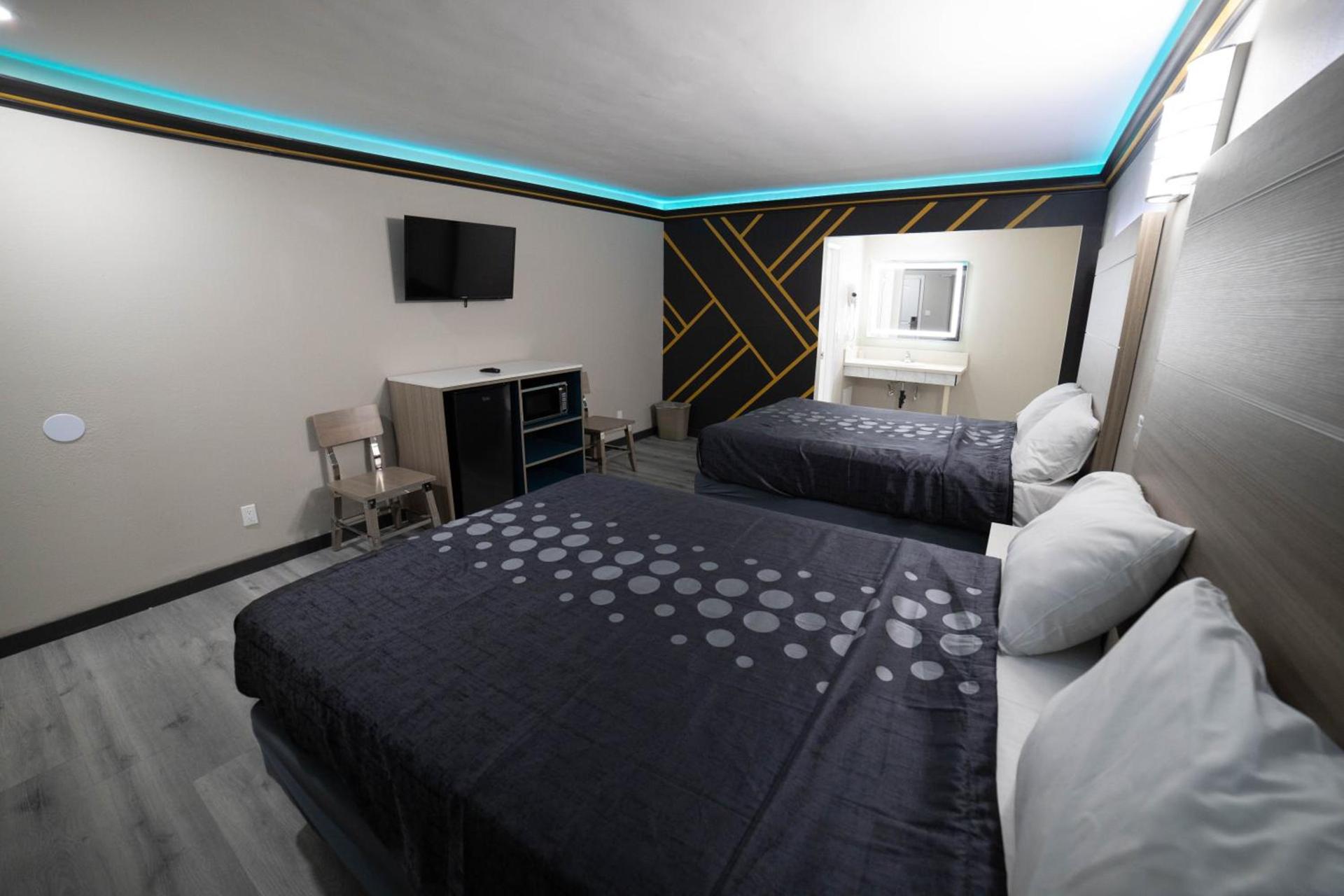 Artesia Motor Inn photo 25