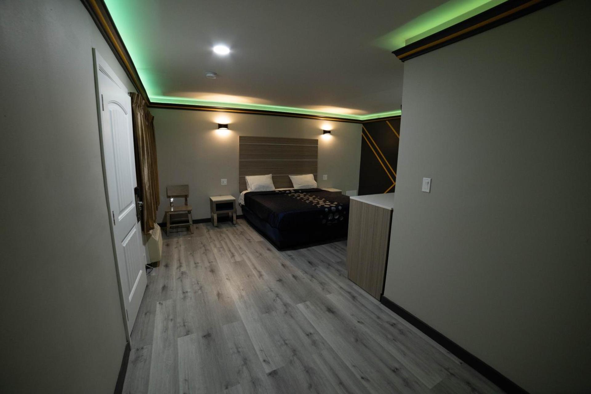 Artesia Motor Inn photo 21