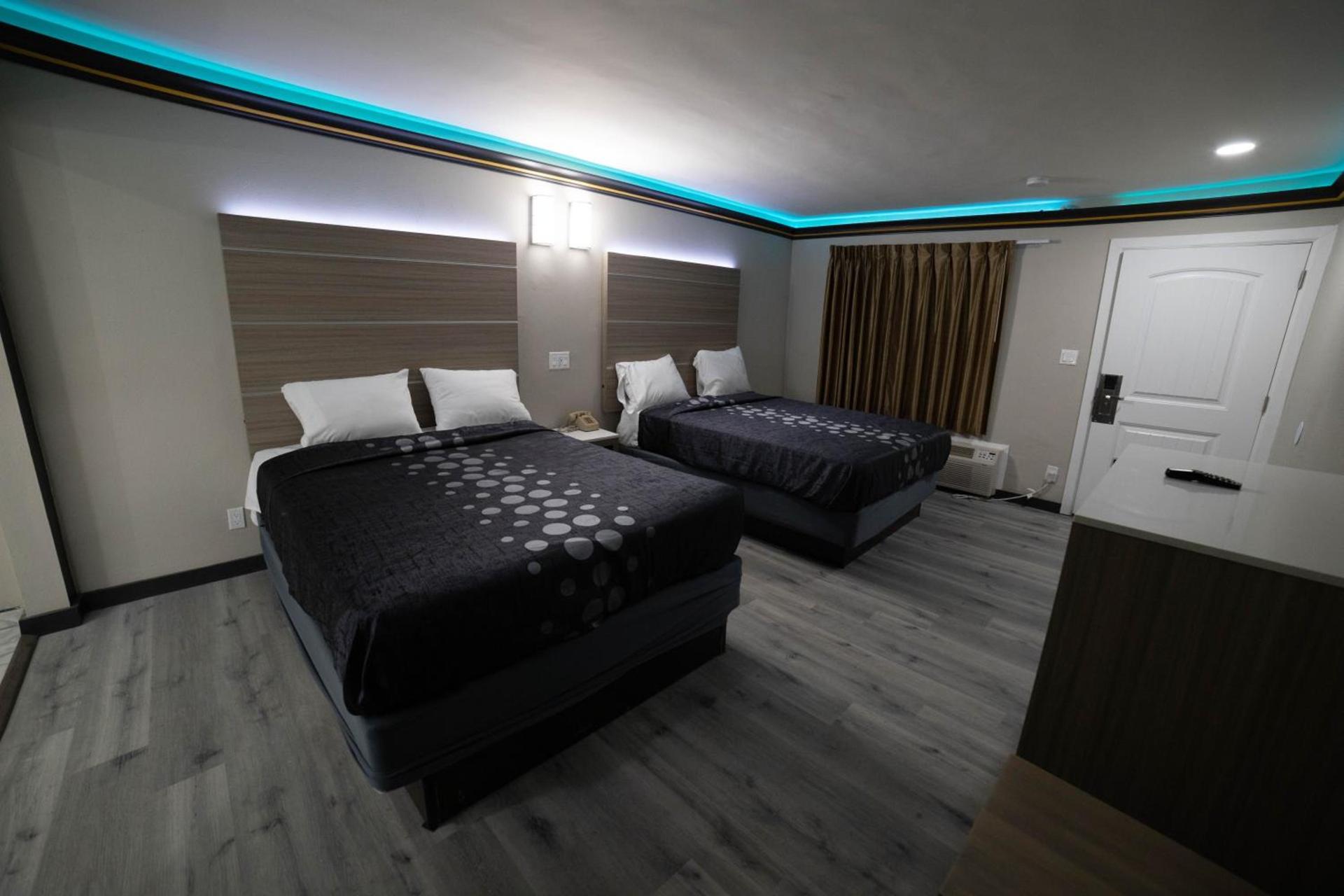 Artesia Motor Inn photo 13