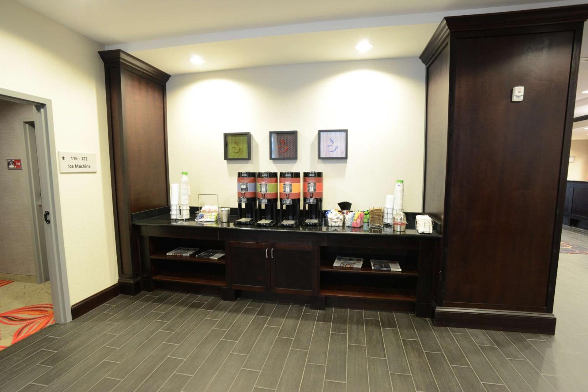 Hampton Inn & Suites Albany at Albany Mall photo 15