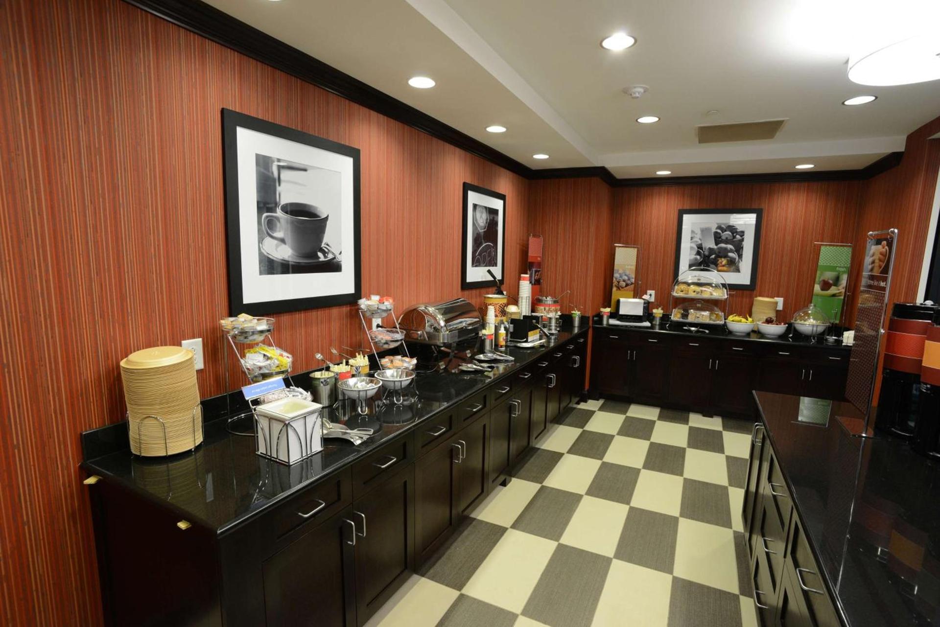 Hampton Inn & Suites Albany at Albany Mall photo 11