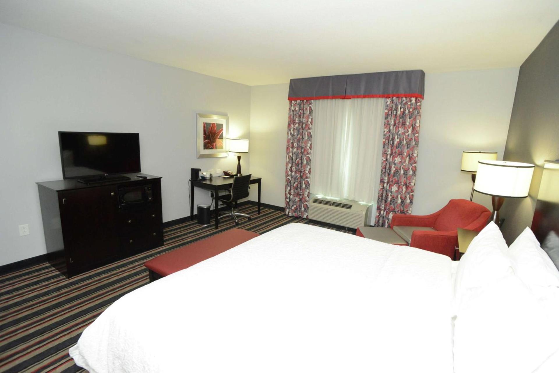 Hampton Inn & Suites Albany at Albany Mall photo 35