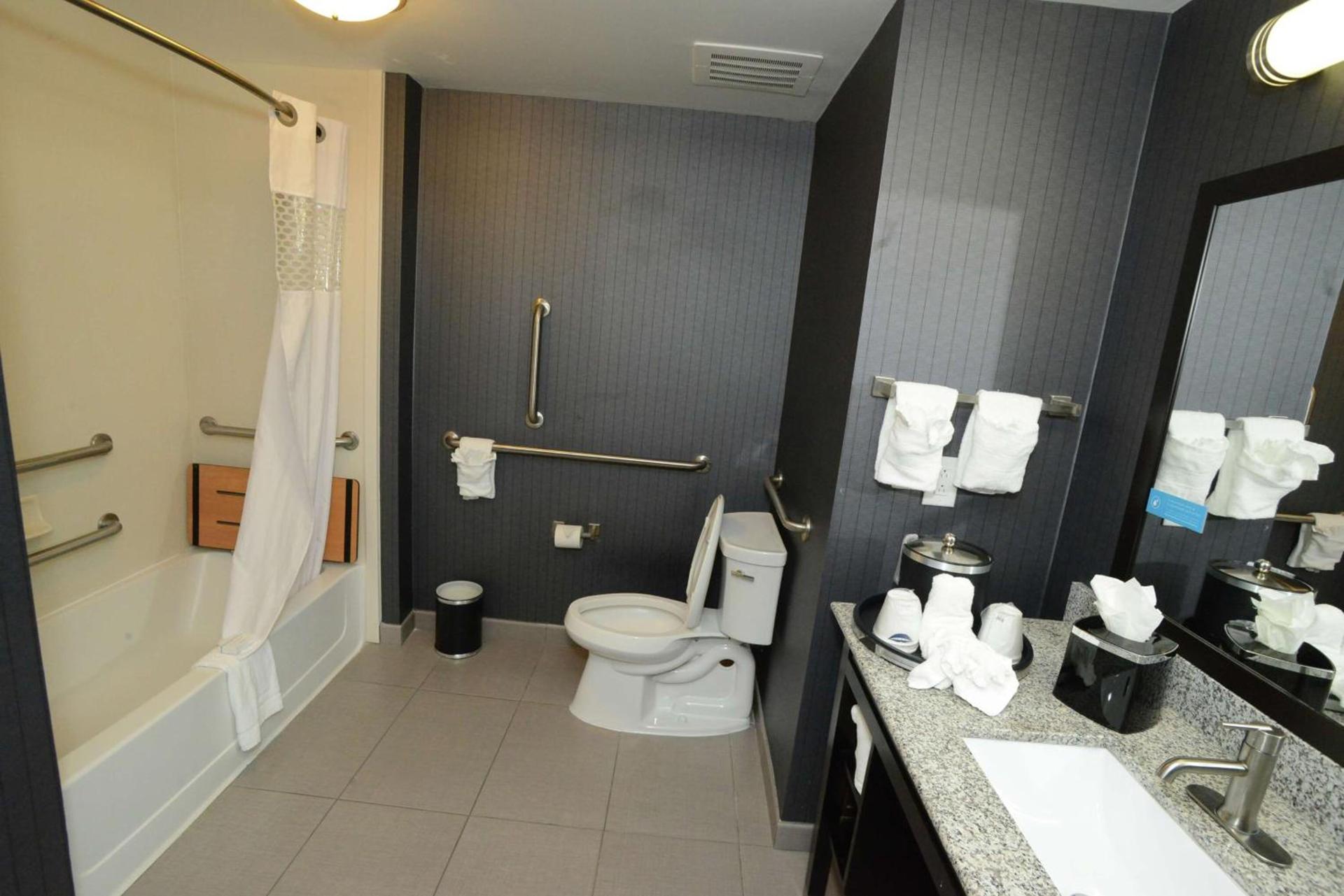 Hampton Inn & Suites Albany at Albany Mall photo 19