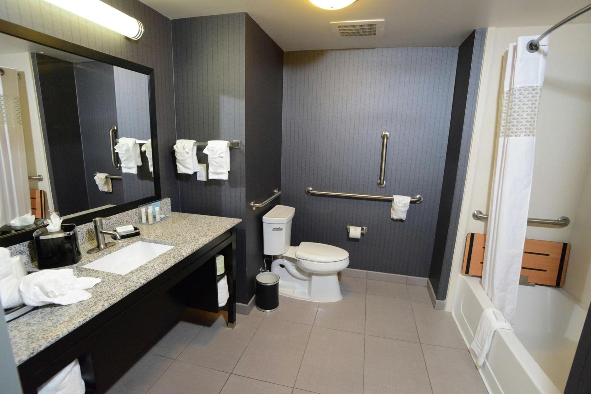 Hampton Inn & Suites Albany at Albany Mall photo 38