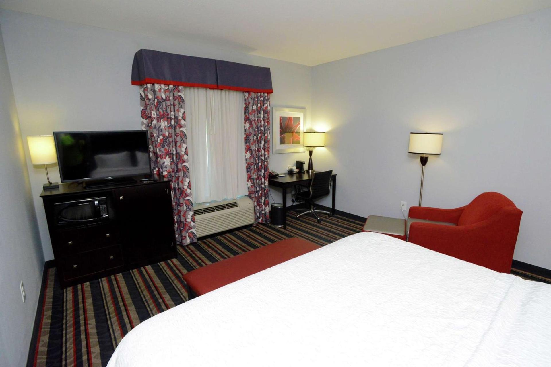 Hampton Inn & Suites Albany at Albany Mall photo 14