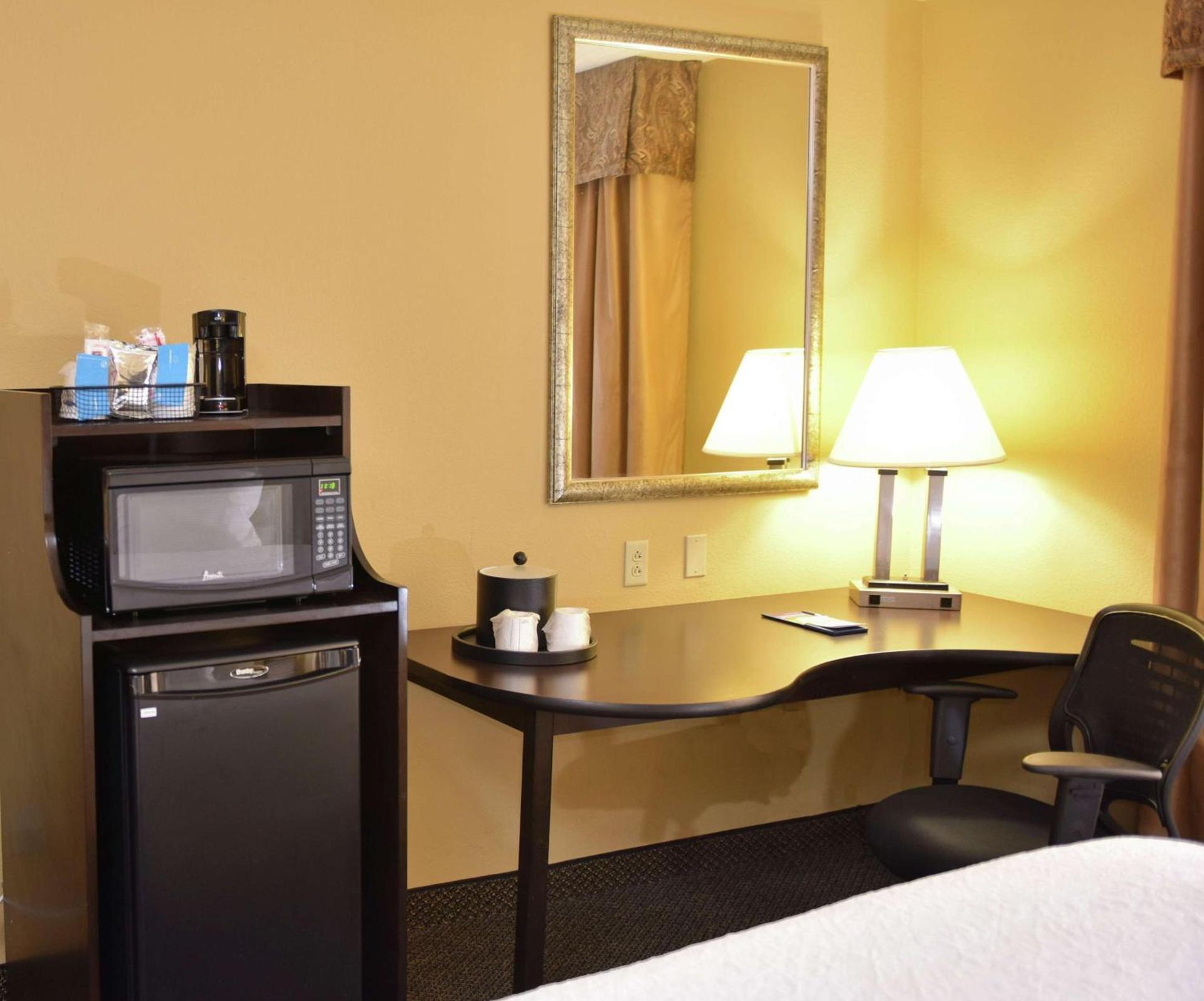 Hampton Inn & Suites Alexandria photo 18