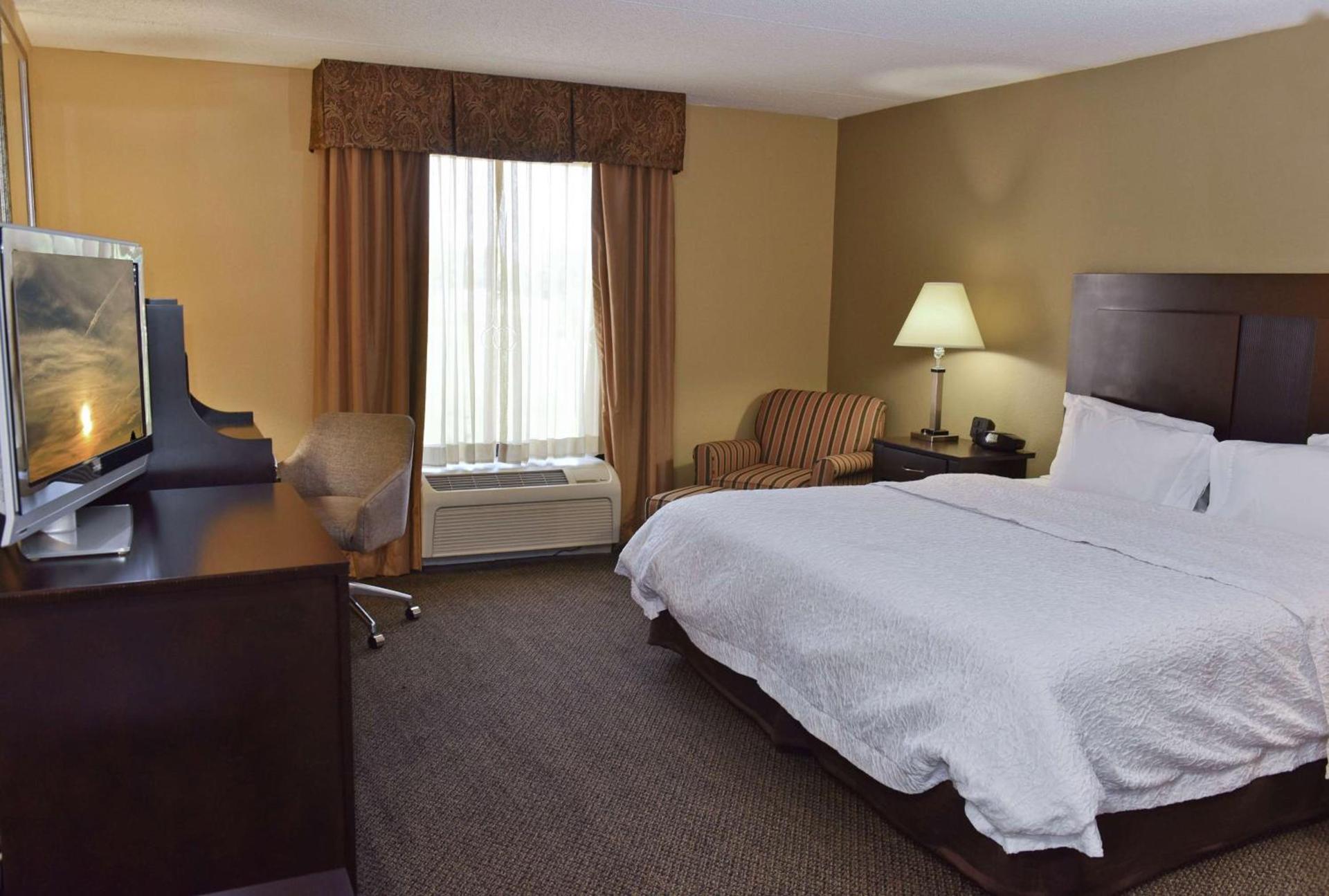 Hampton Inn & Suites Alexandria photo 19