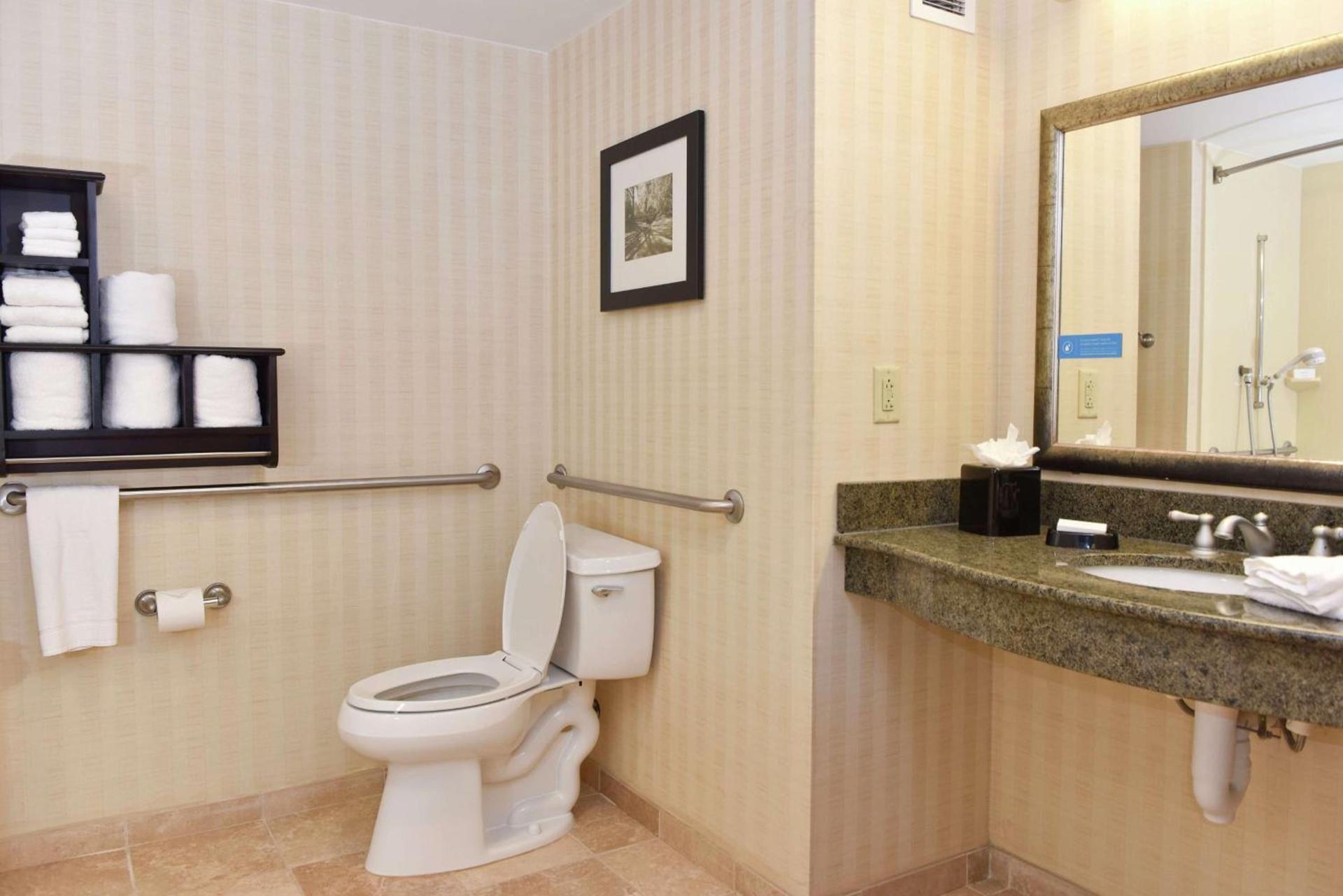Hampton Inn & Suites Alexandria photo 22