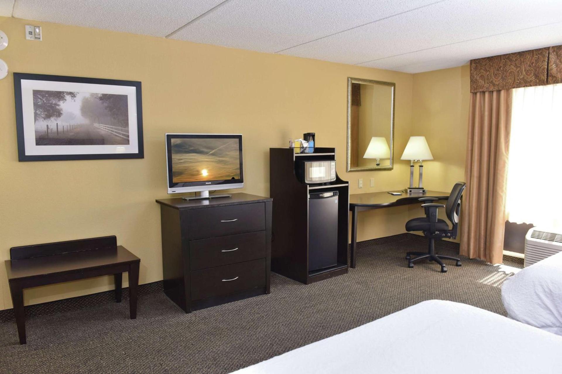 Hampton Inn & Suites Alexandria photo 28