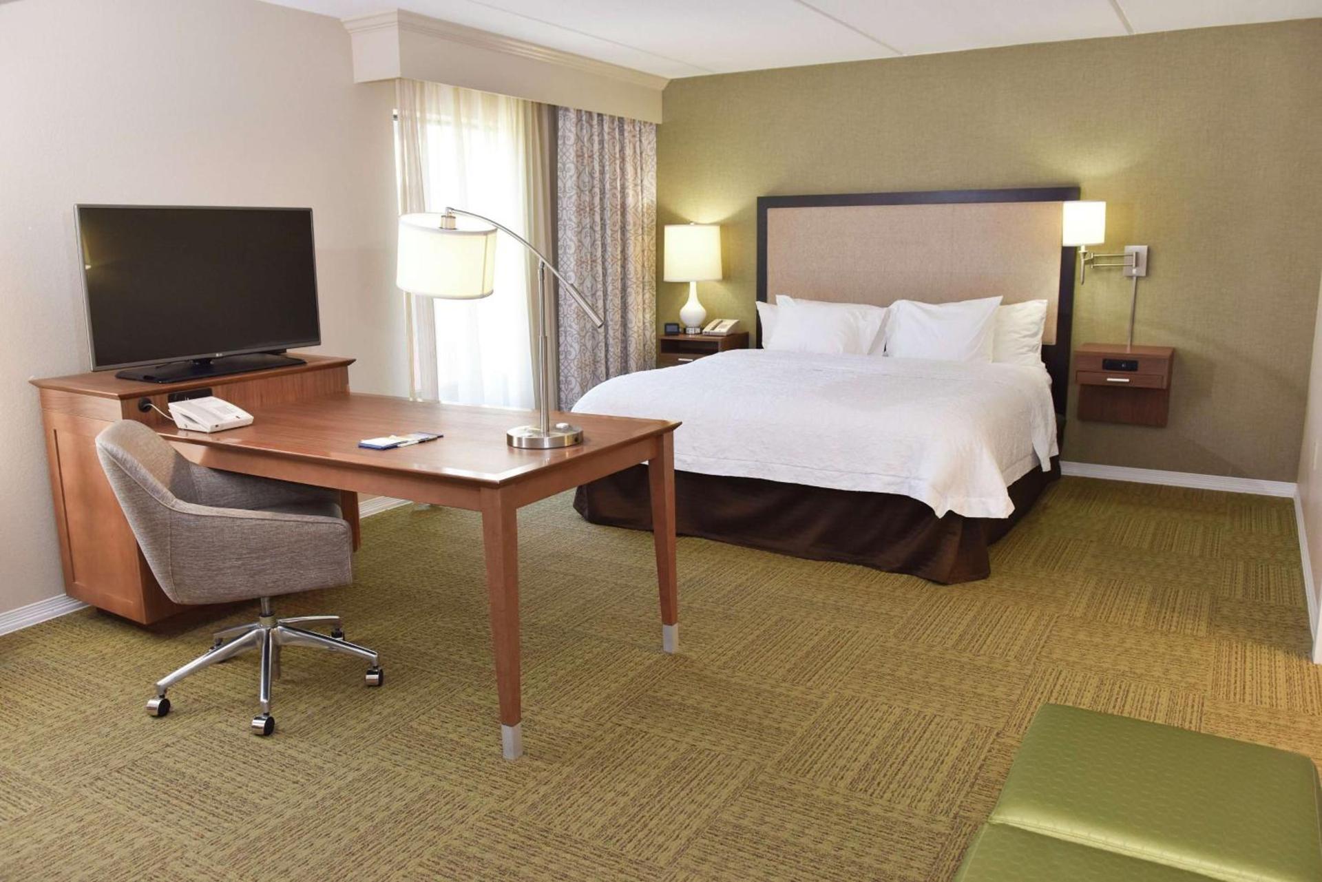 Hampton Inn & Suites Alexandria photo 37