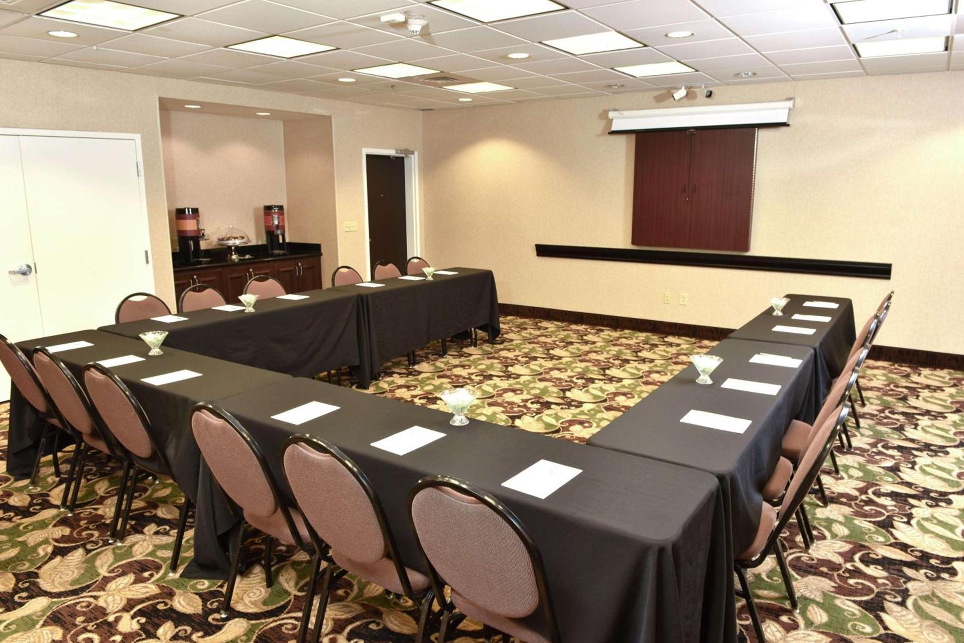 Hampton Inn & Suites Alexandria photo 43