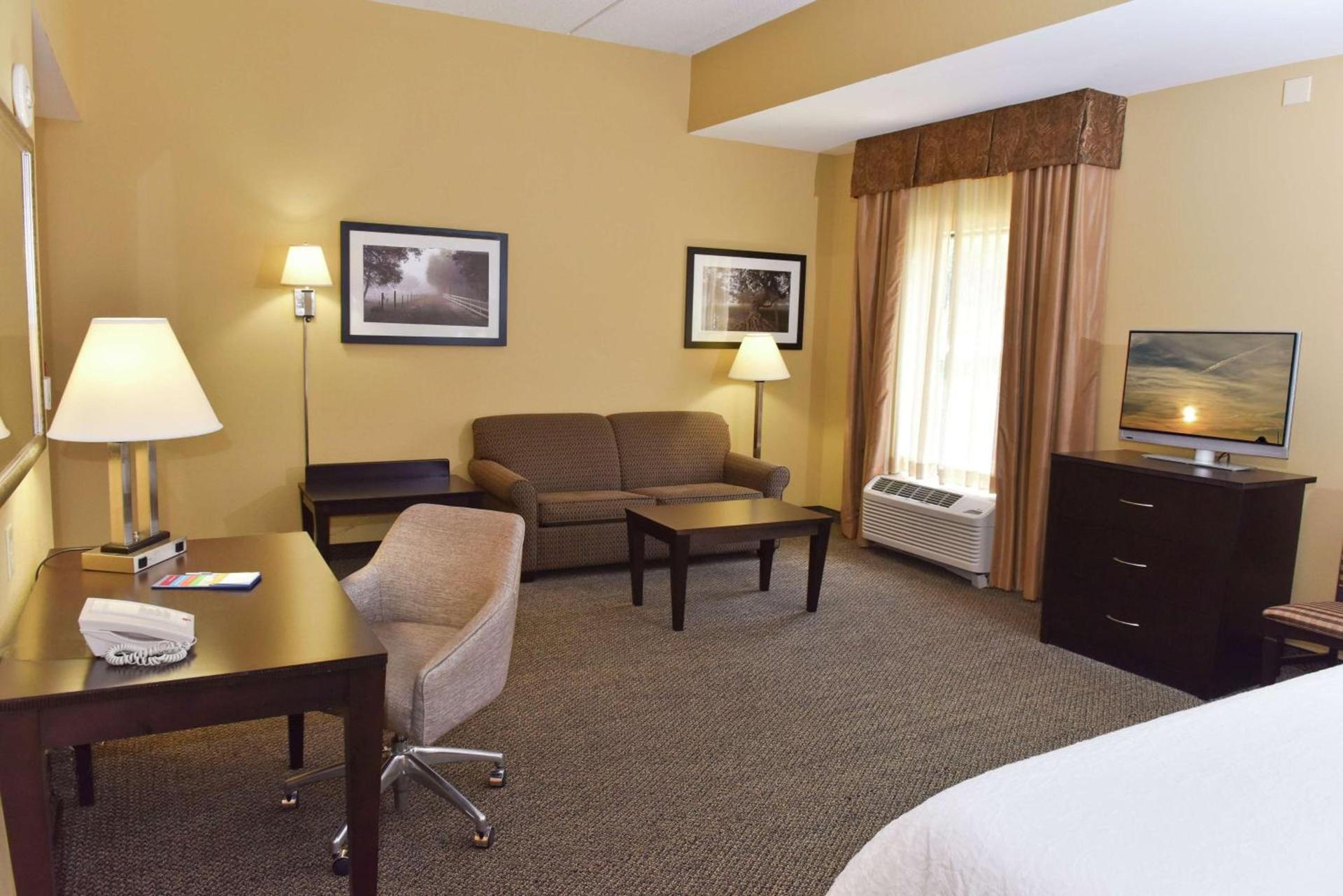 Hampton Inn & Suites Alexandria photo 44
