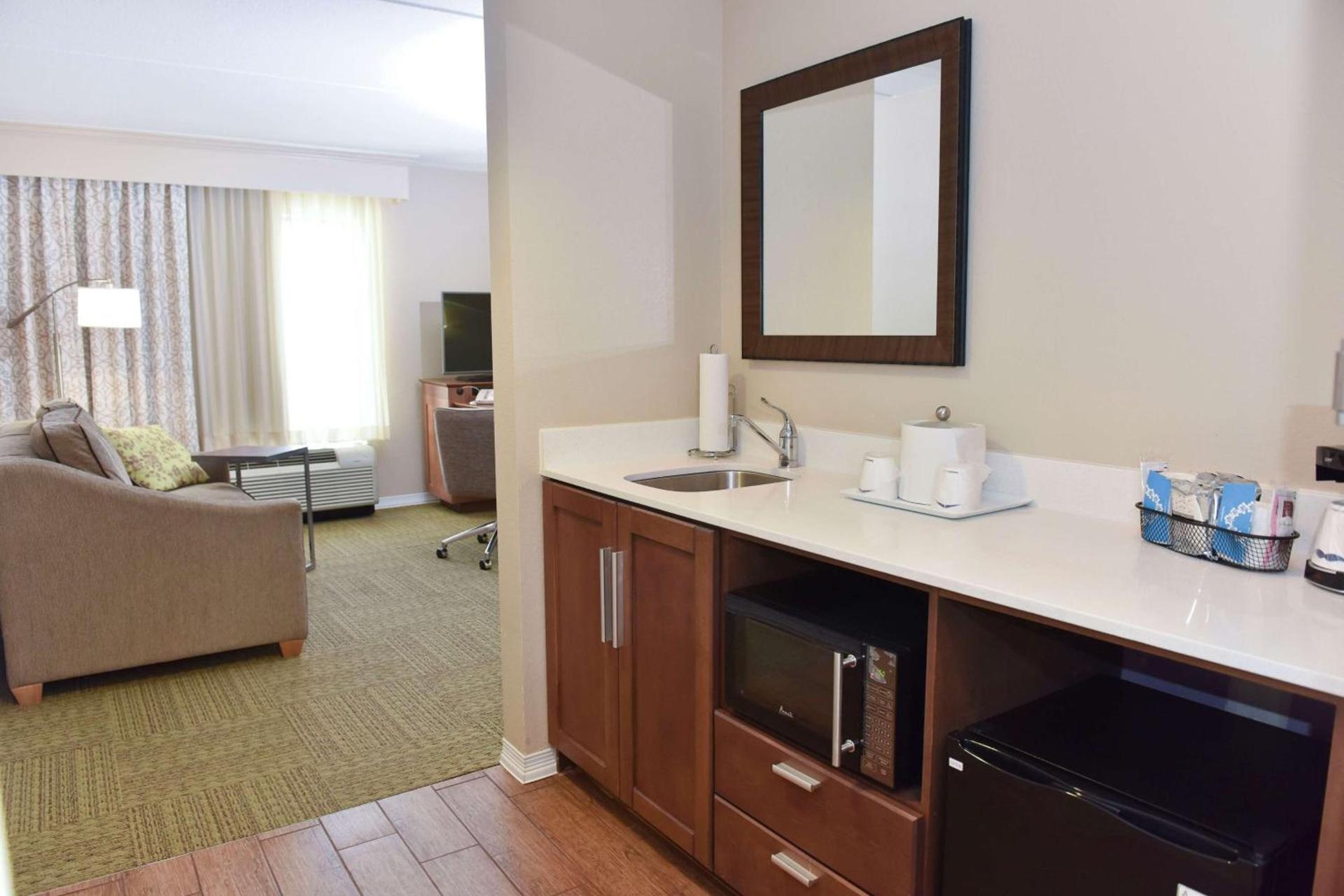 Hampton Inn & Suites Alexandria photo 41