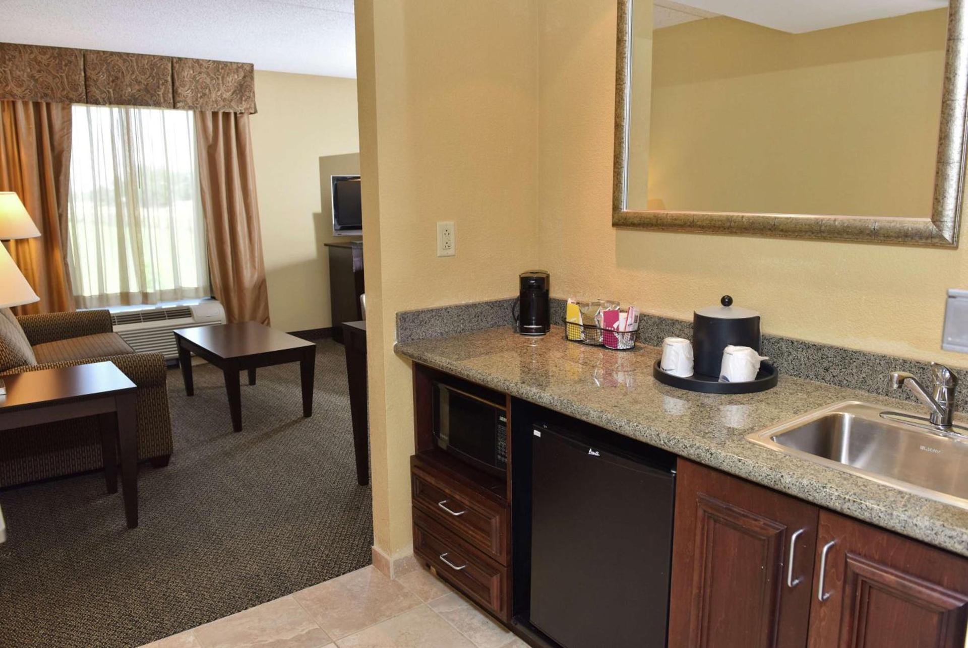 Hampton Inn & Suites Alexandria photo 42