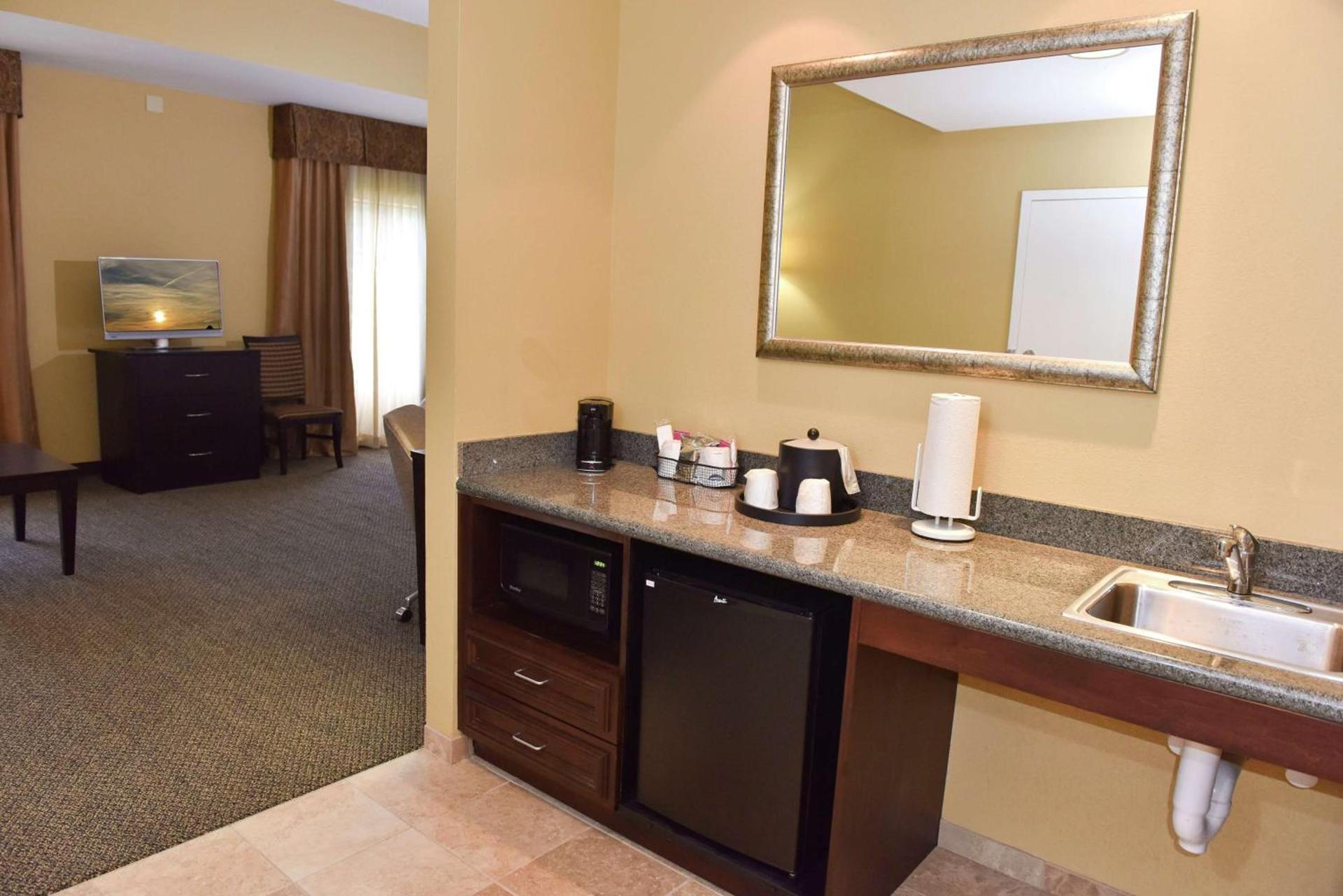 Hampton Inn & Suites Alexandria photo 45