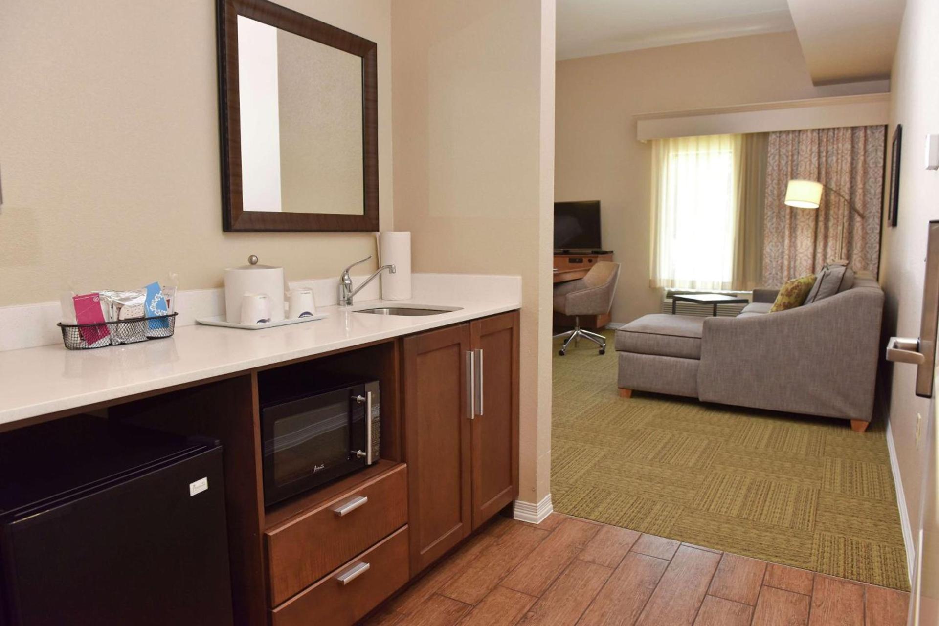 Hampton Inn & Suites Alexandria photo 47