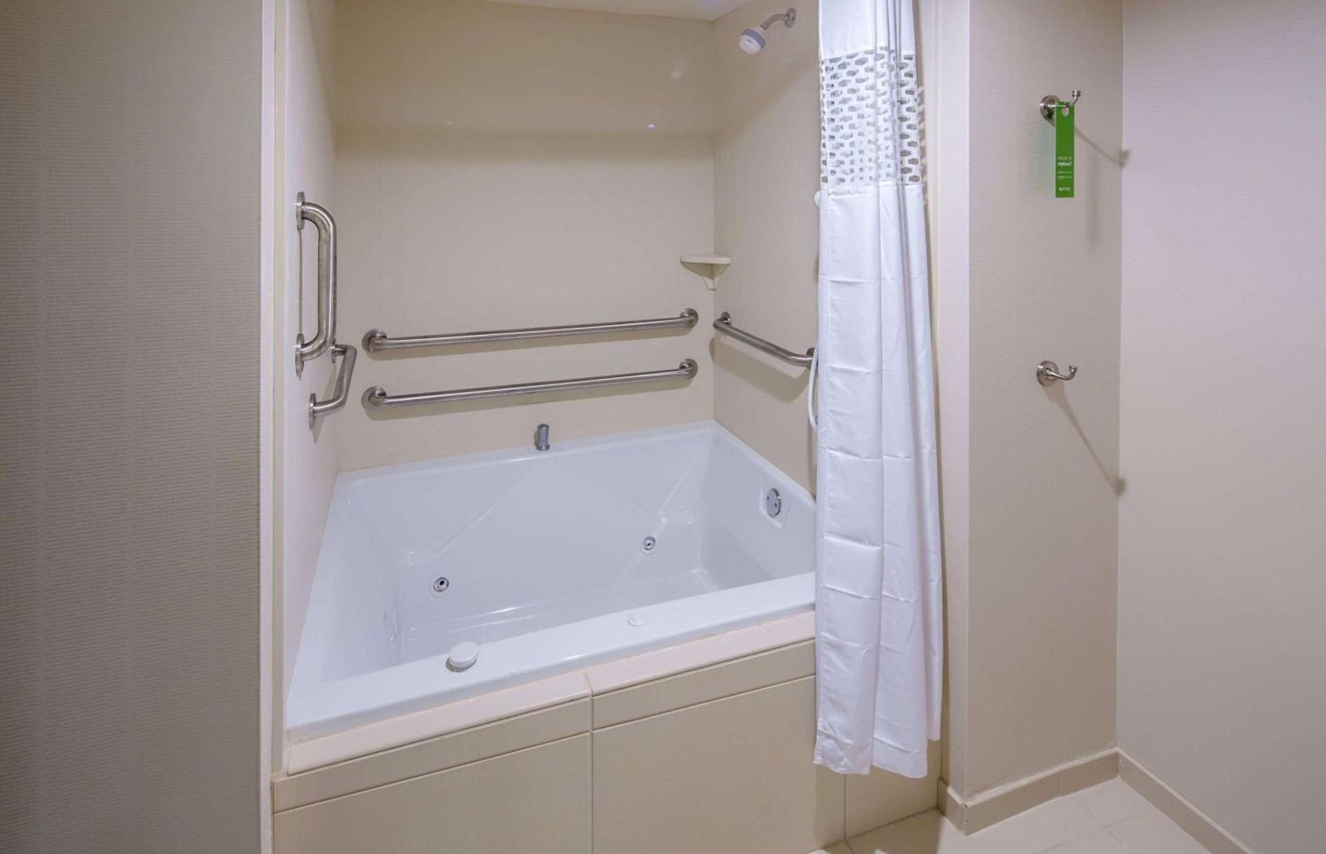 Hampton Inn Augusta Fort Eisenhower photo 22