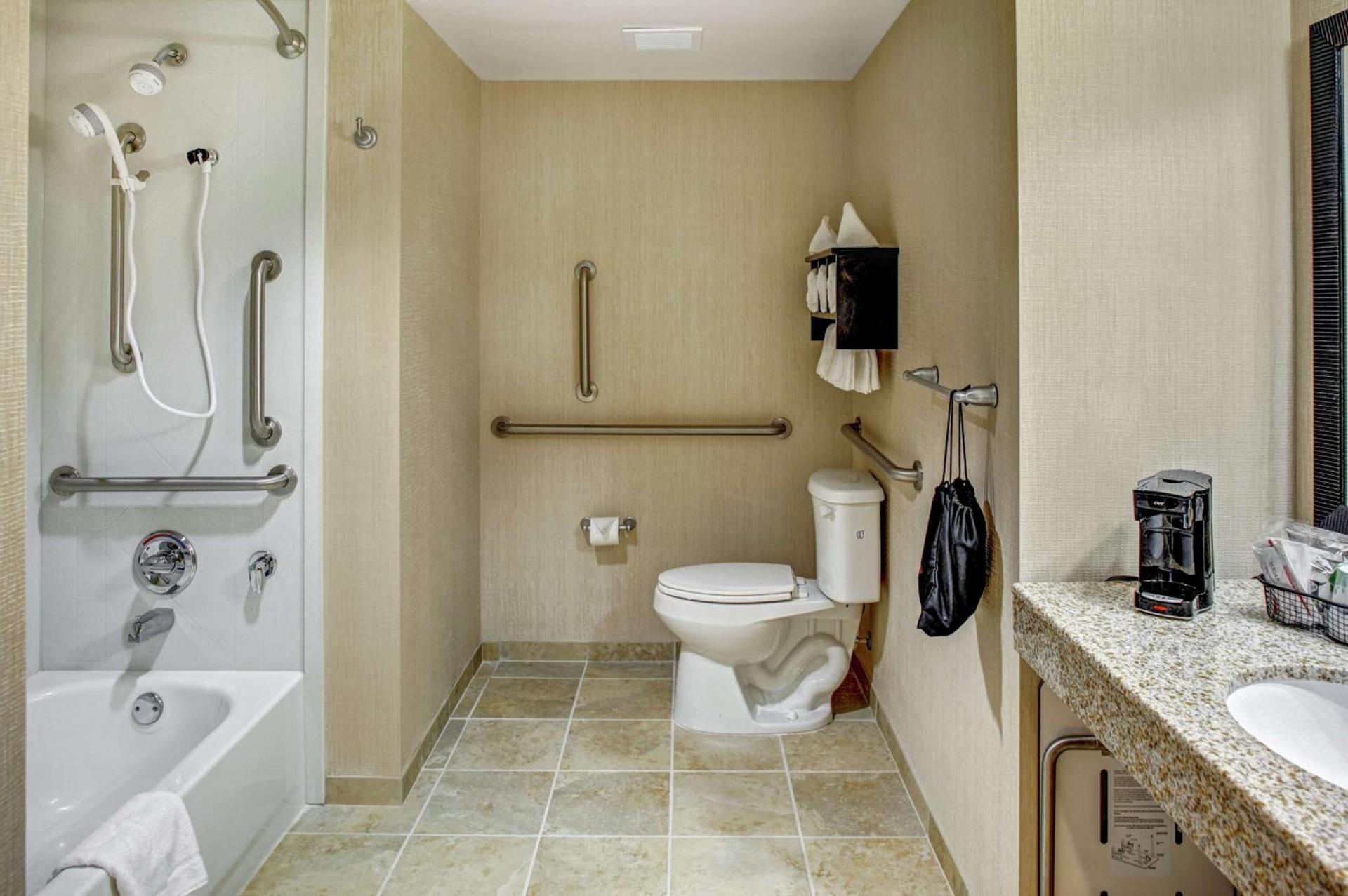 Hampton Inn Thomson photo 14