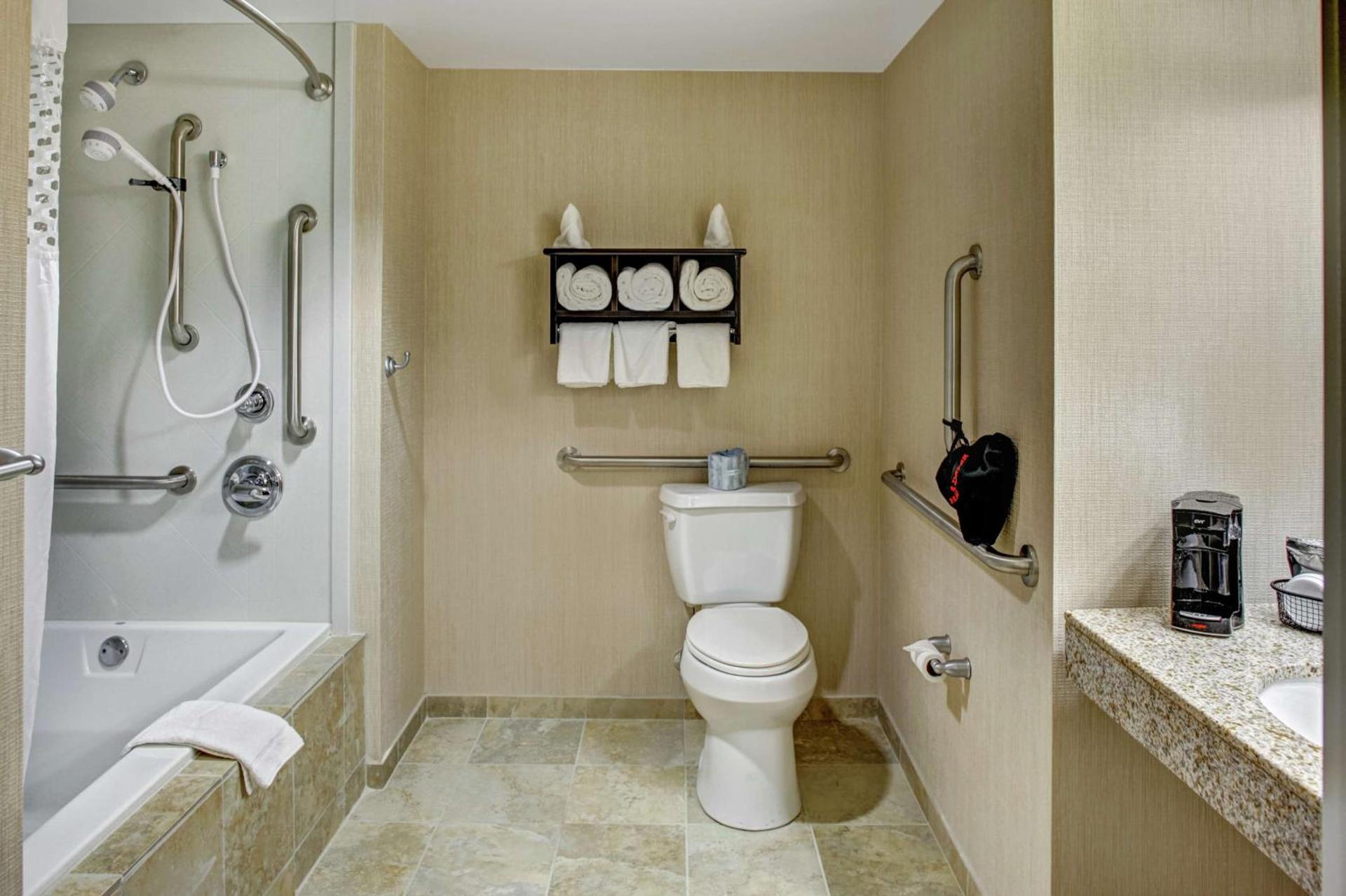 Hampton Inn Thomson photo 15