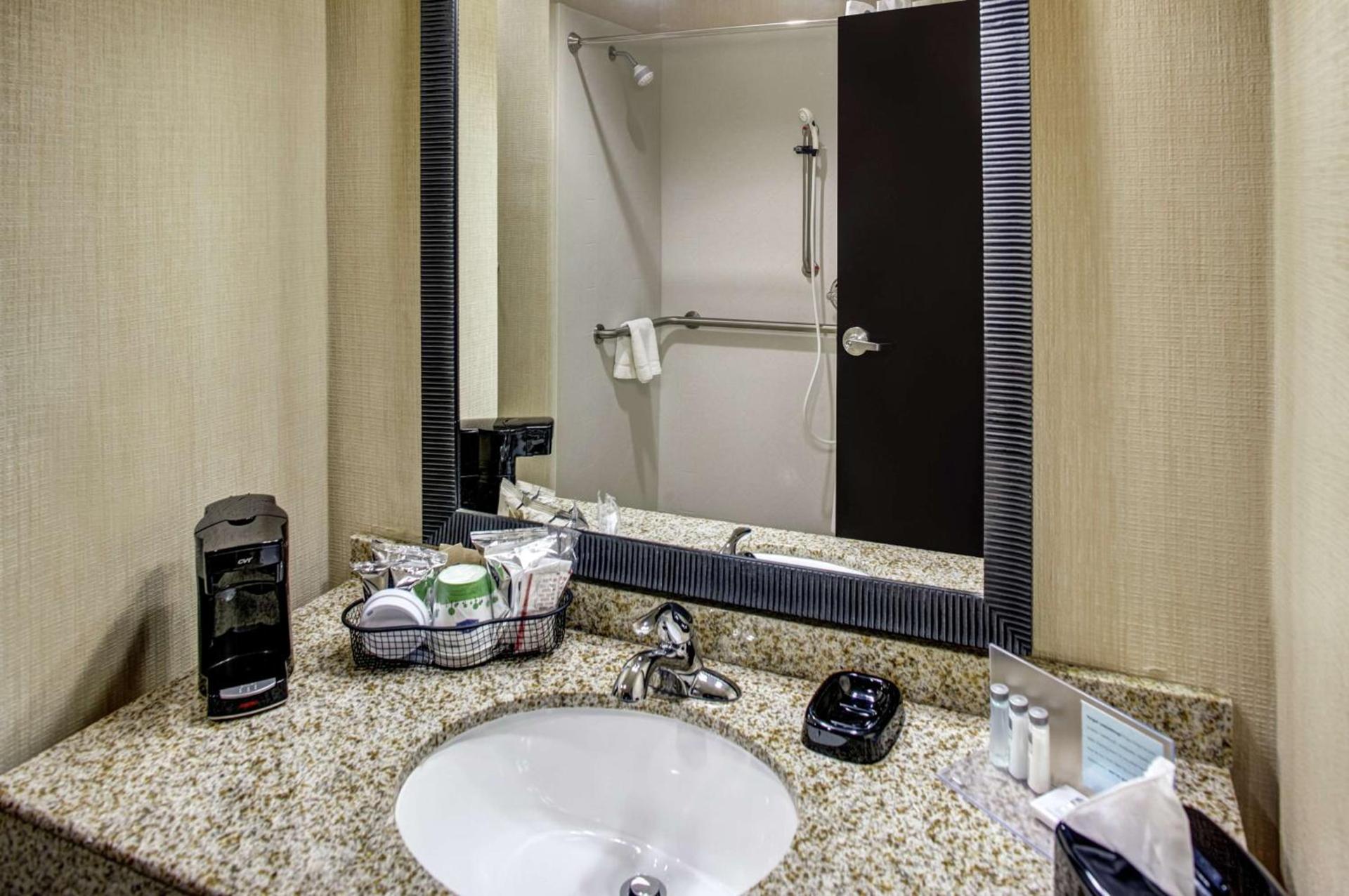 Hampton Inn Thomson photo 23