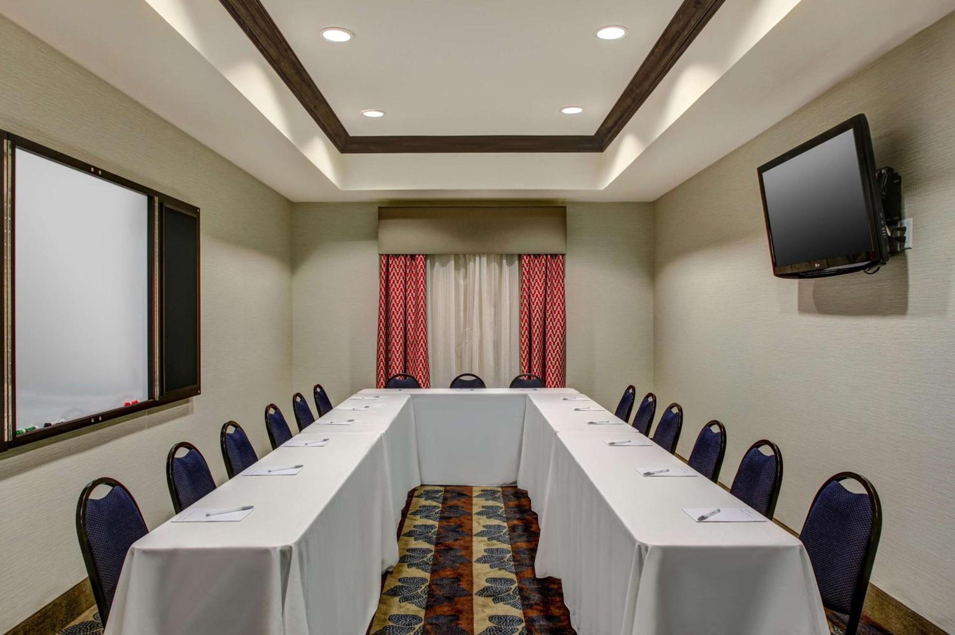 Hampton Inn Thomson photo 30