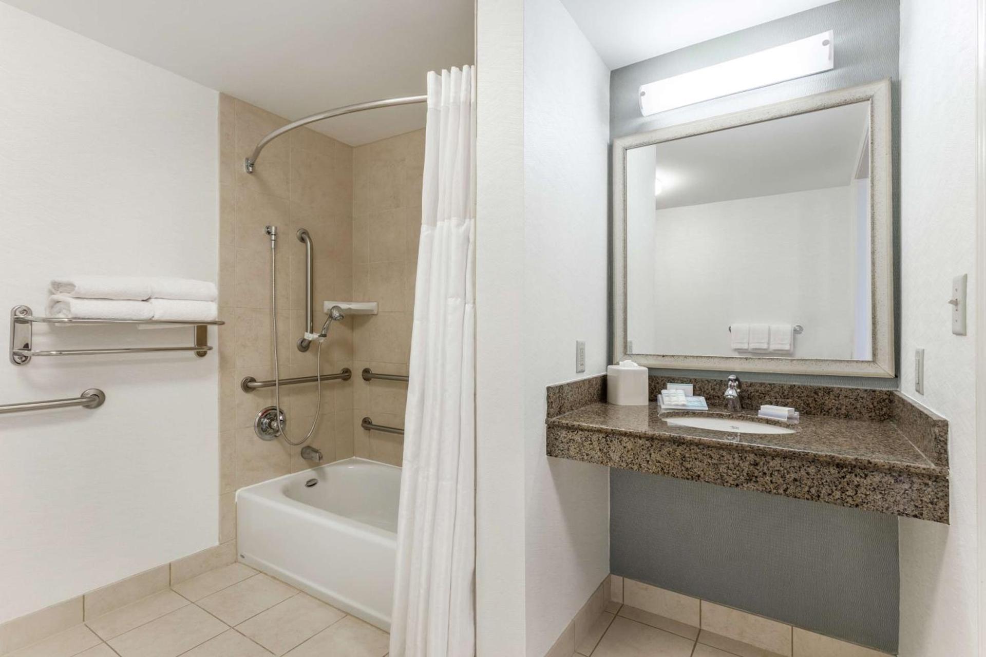 Hilton Garden Inn Albany-SUNY Area photo 29