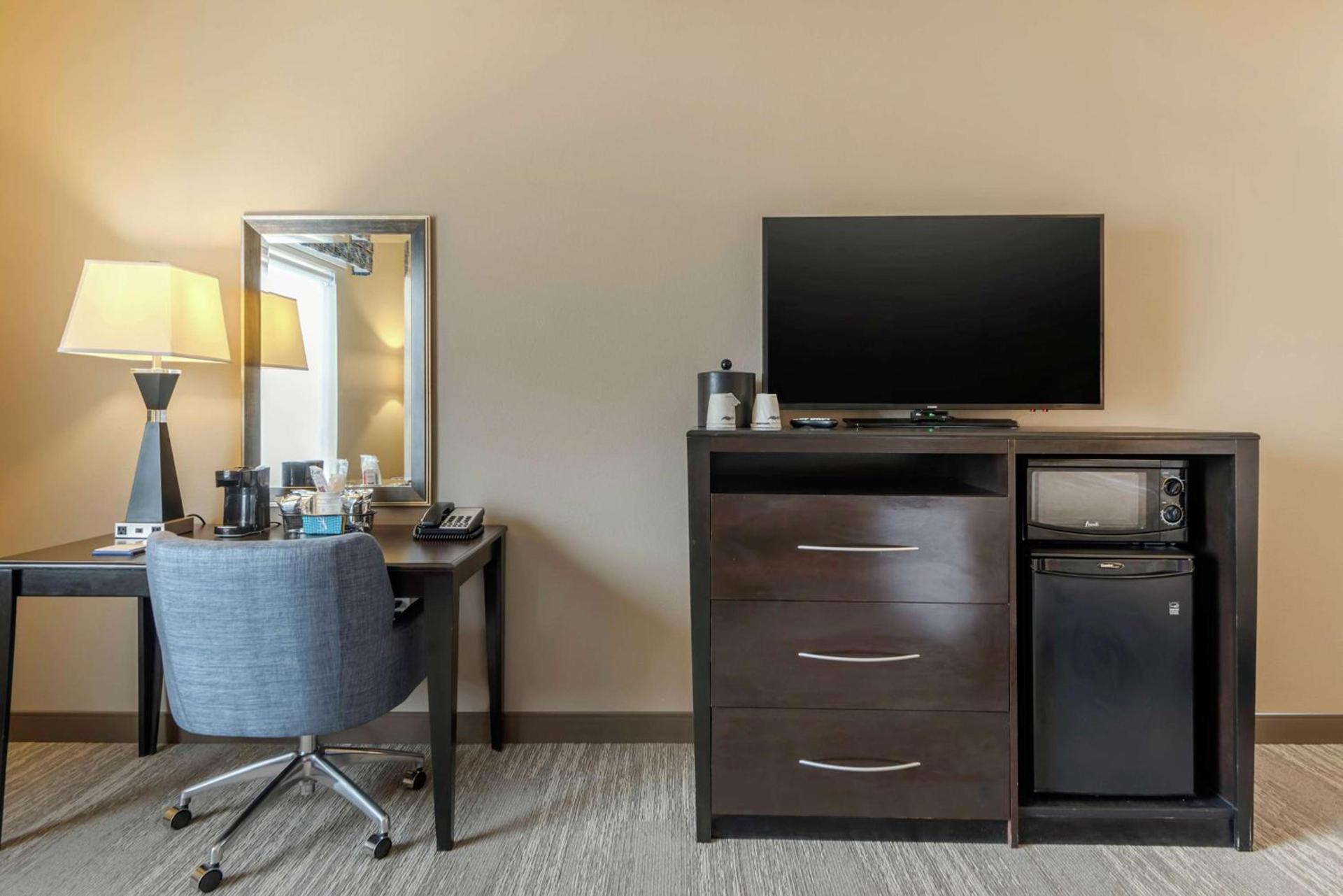 Hampton Inn Alamosa photo 37
