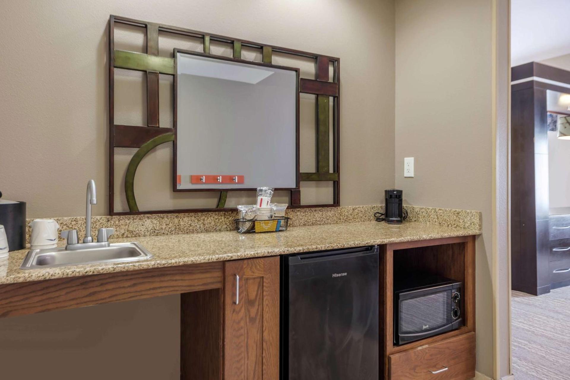 Hampton Inn Alamosa photo 38