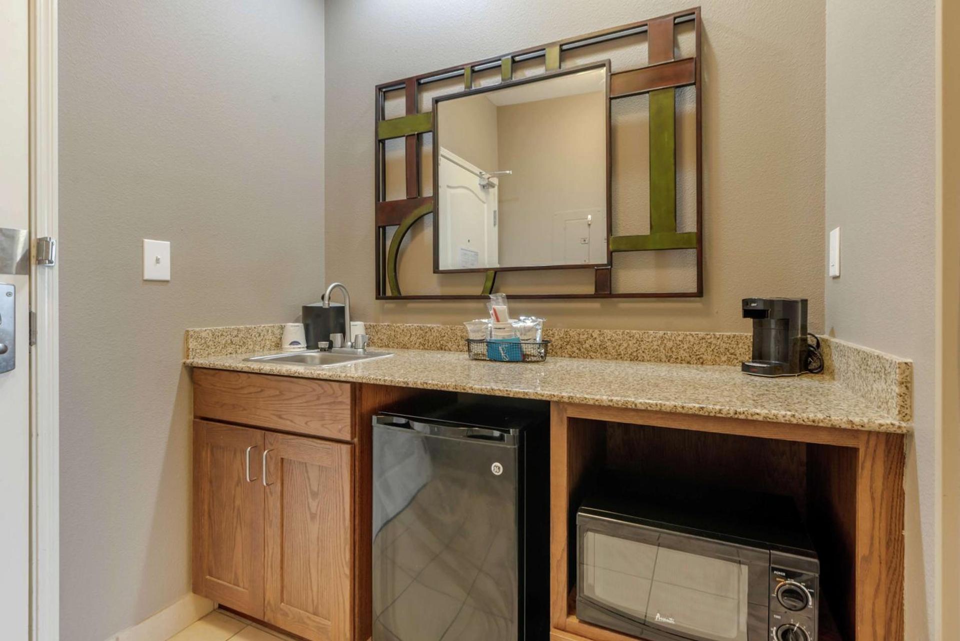 Hampton Inn Alamosa photo 39