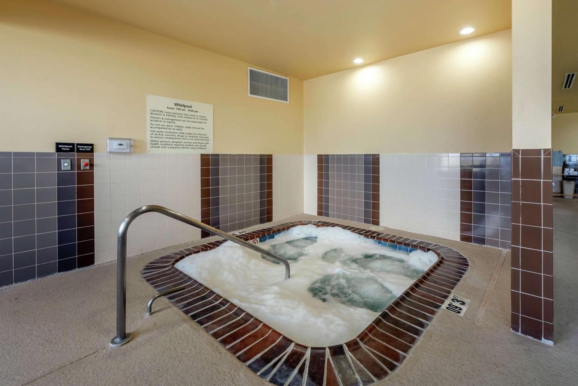 Hampton Inn Alamosa photo 41