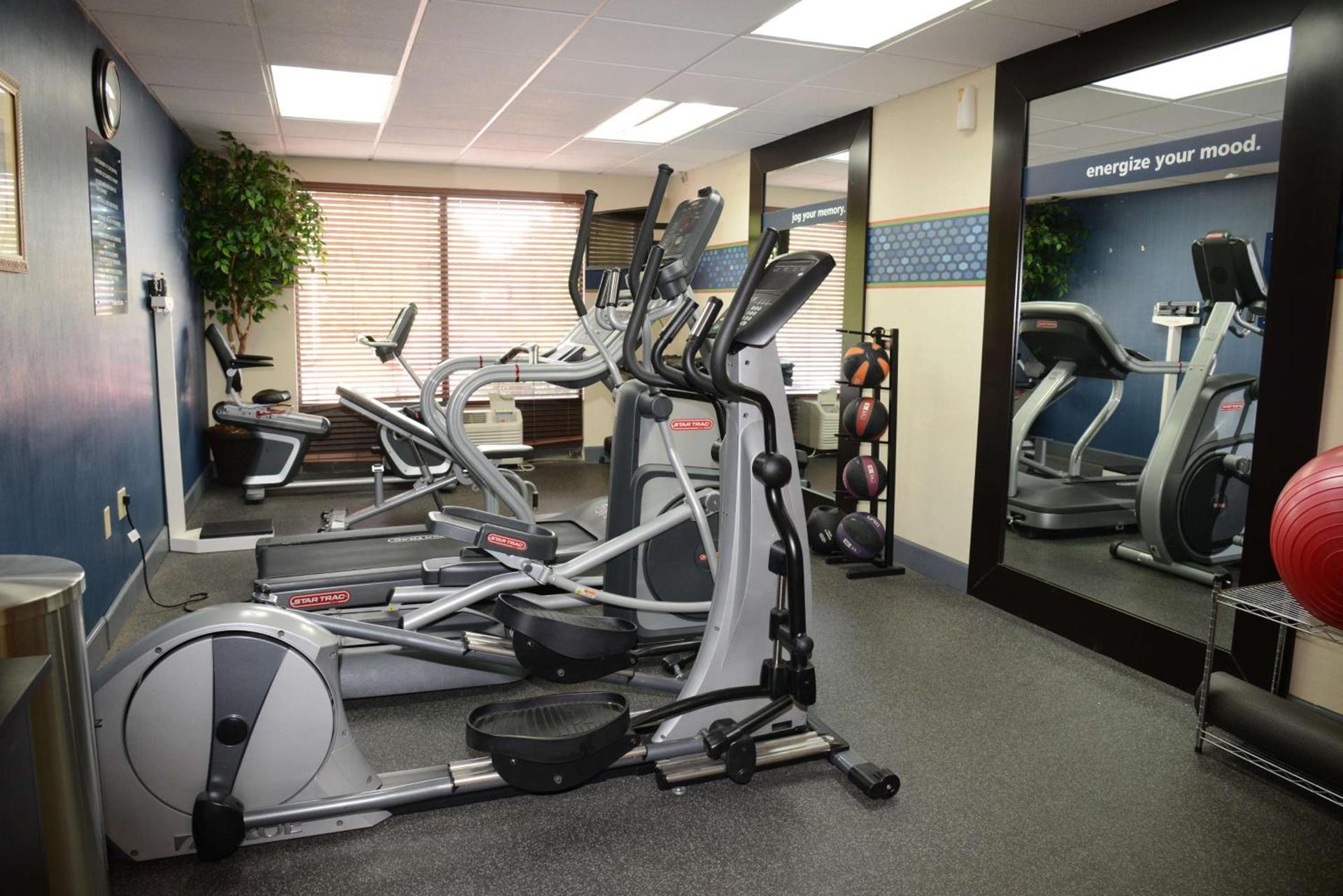 Hampton Inn Americus photo 11