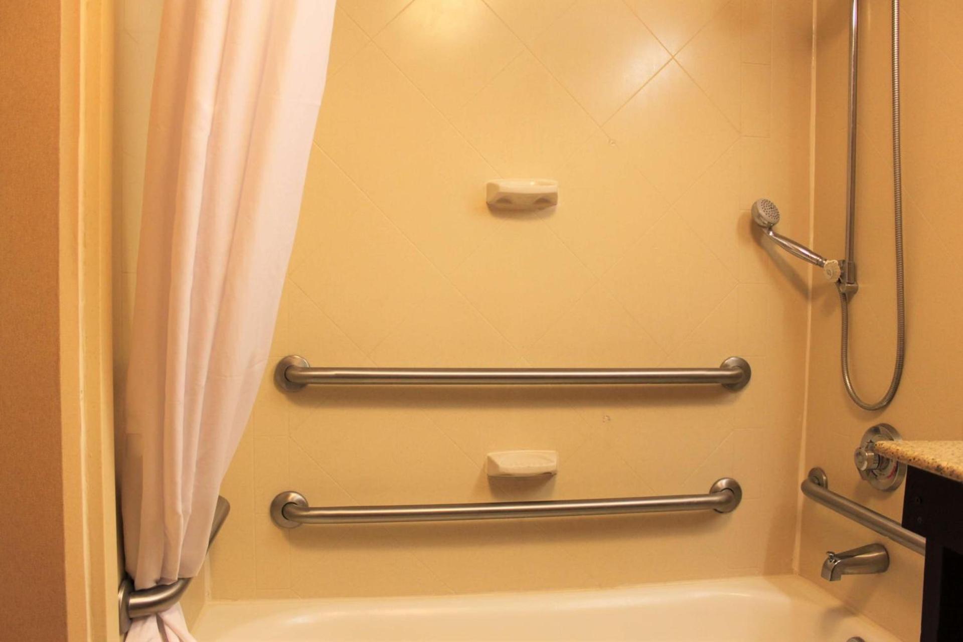 Hampton Inn Americus photo 20