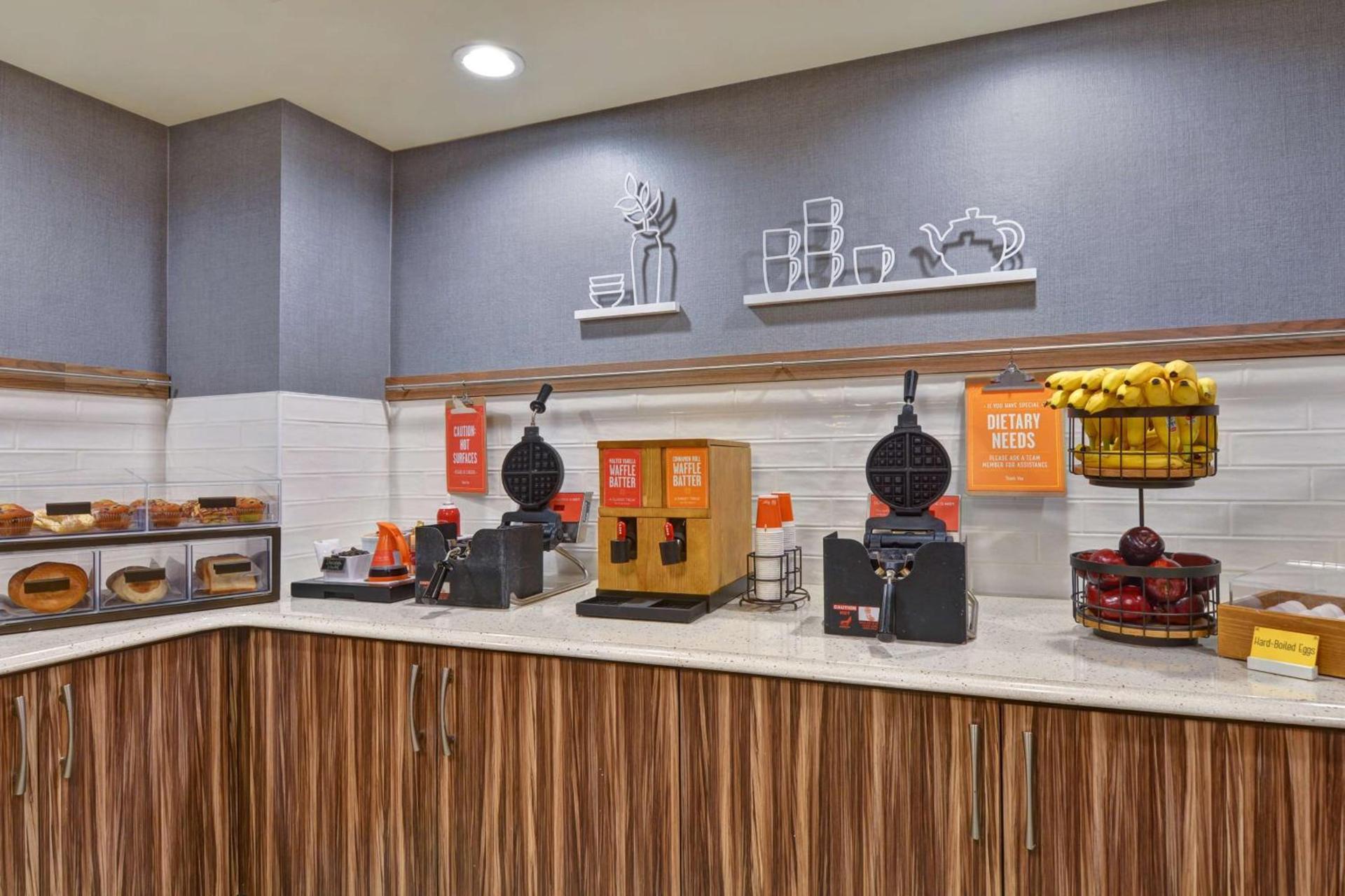 Hampton Inn Anderson photo 13