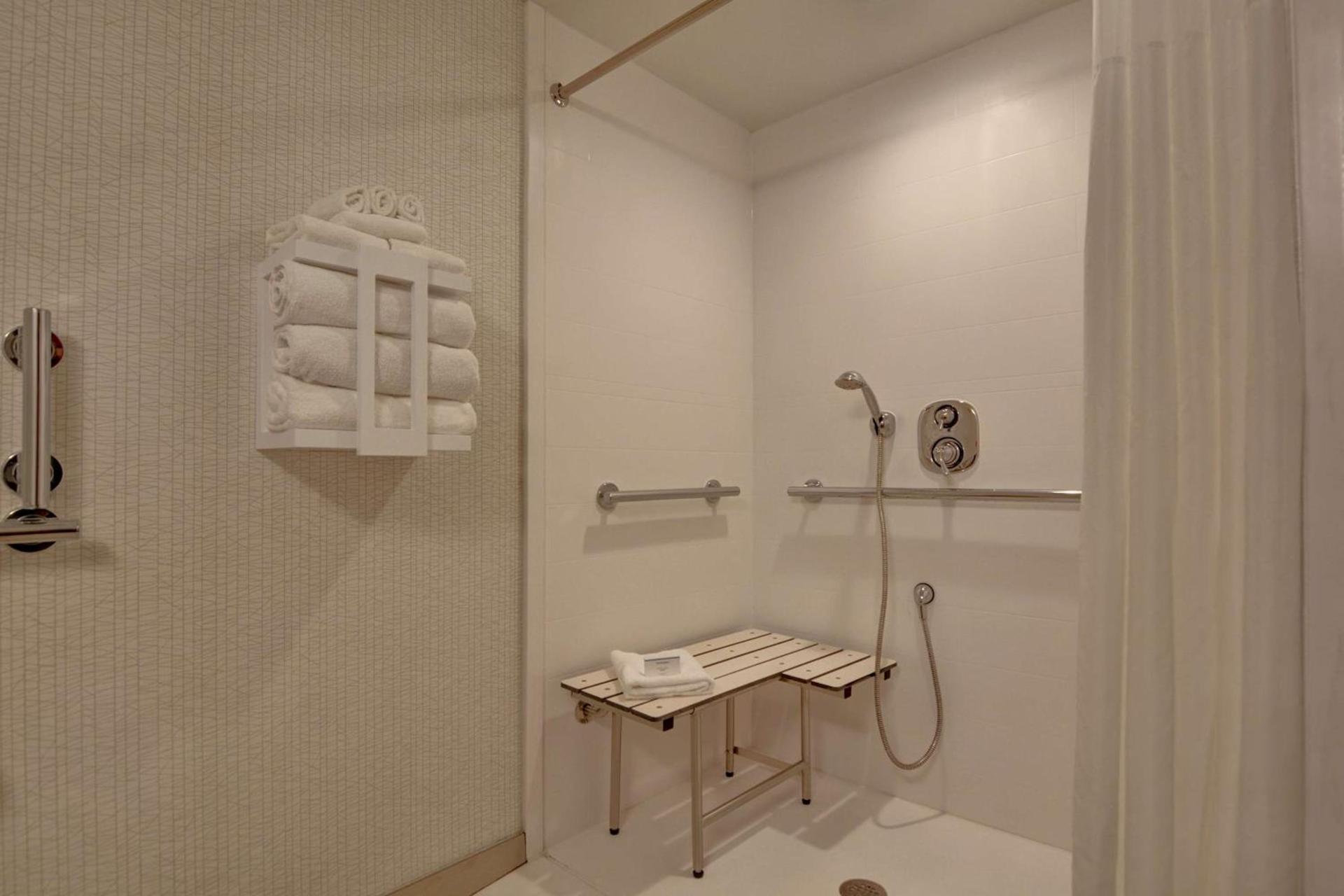 Hampton Inn Anderson photo 32