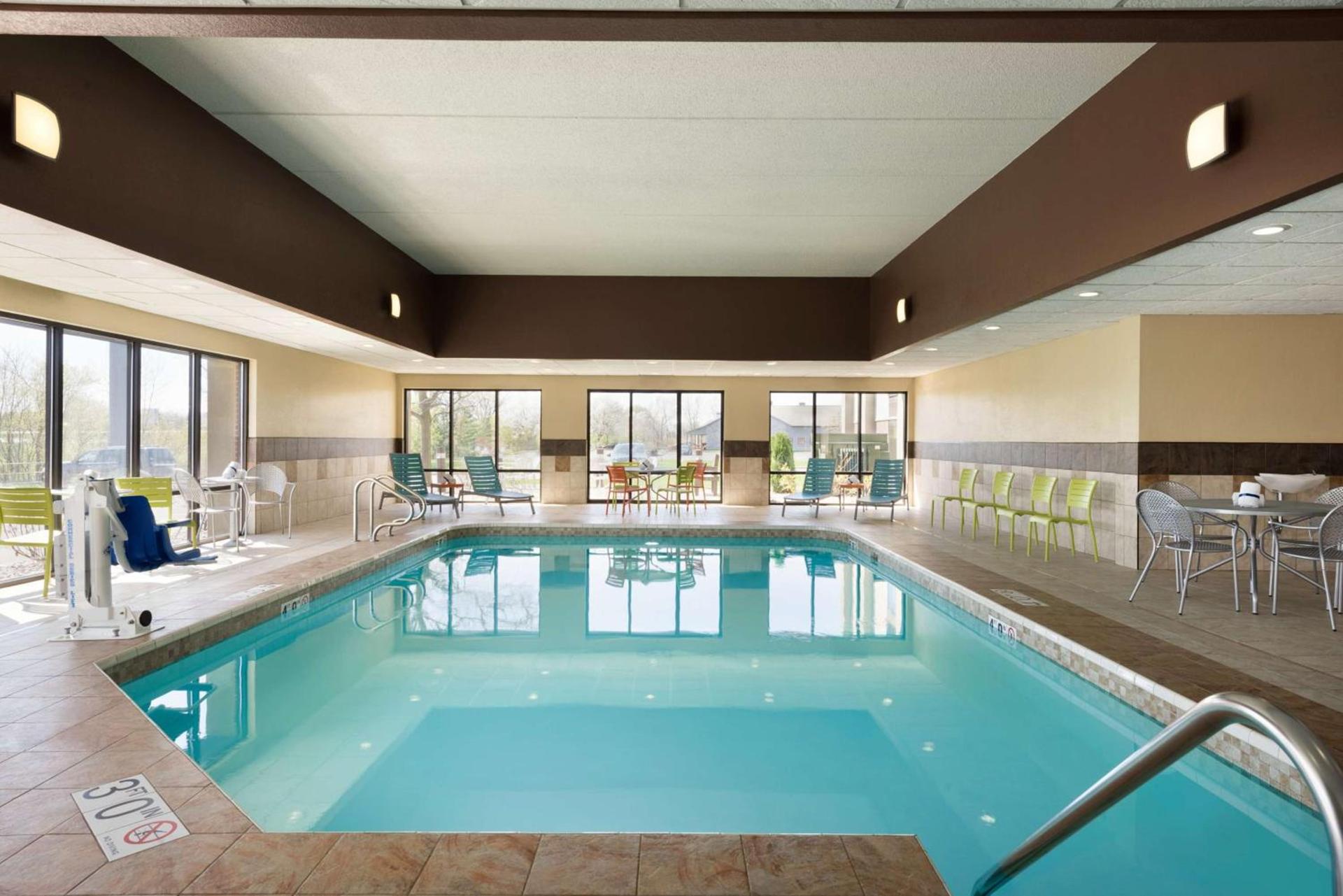 Hampton Inn Appleton-Fox River Mall Area photo 8
