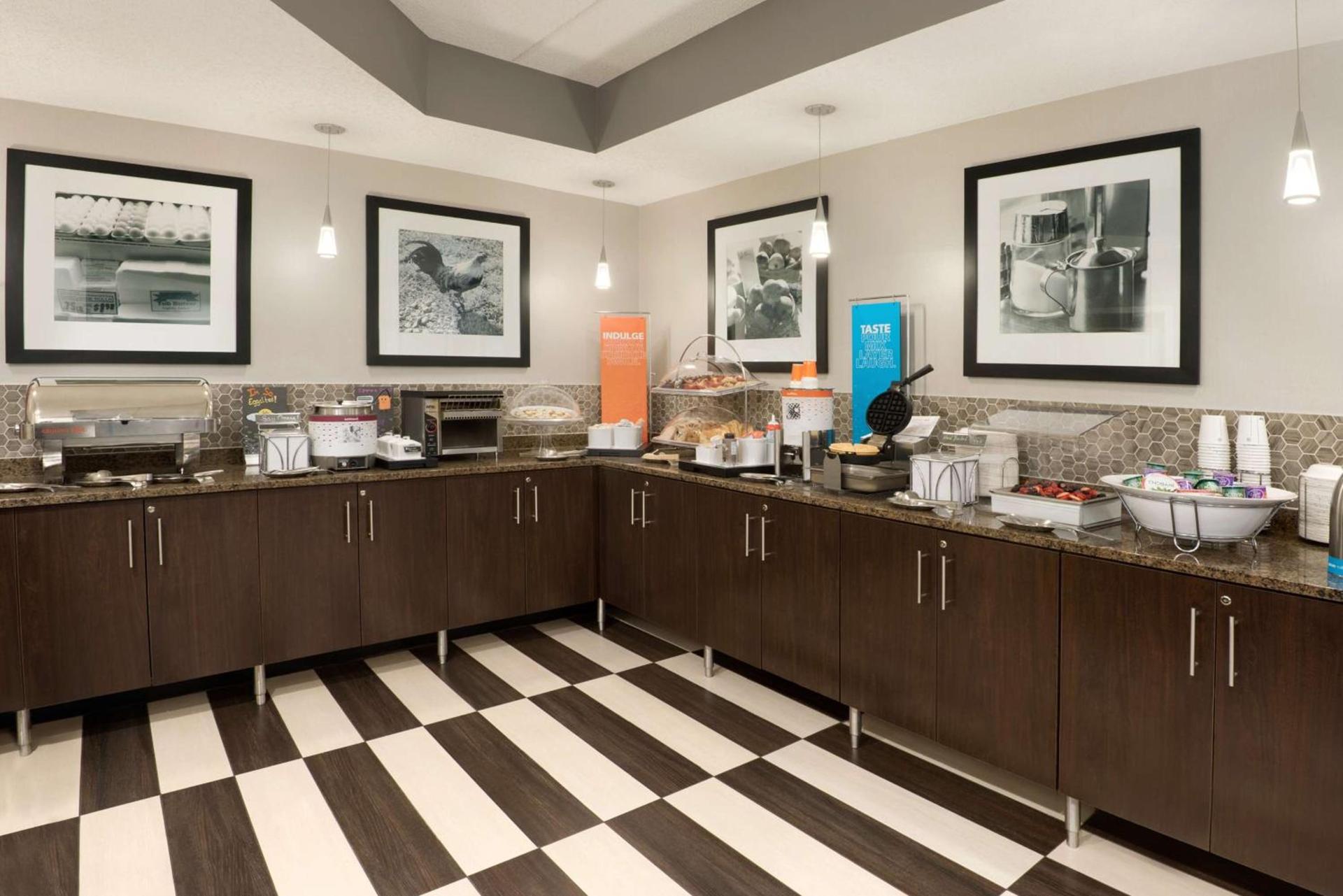 Hampton Inn Appleton-Fox River Mall Area photo 10