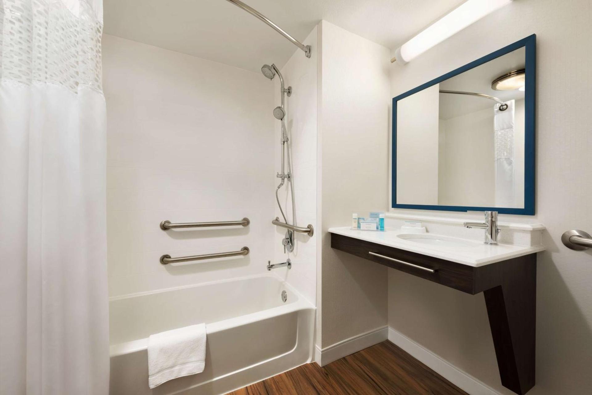 Hampton Inn Appleton-Fox River Mall Area photo 15