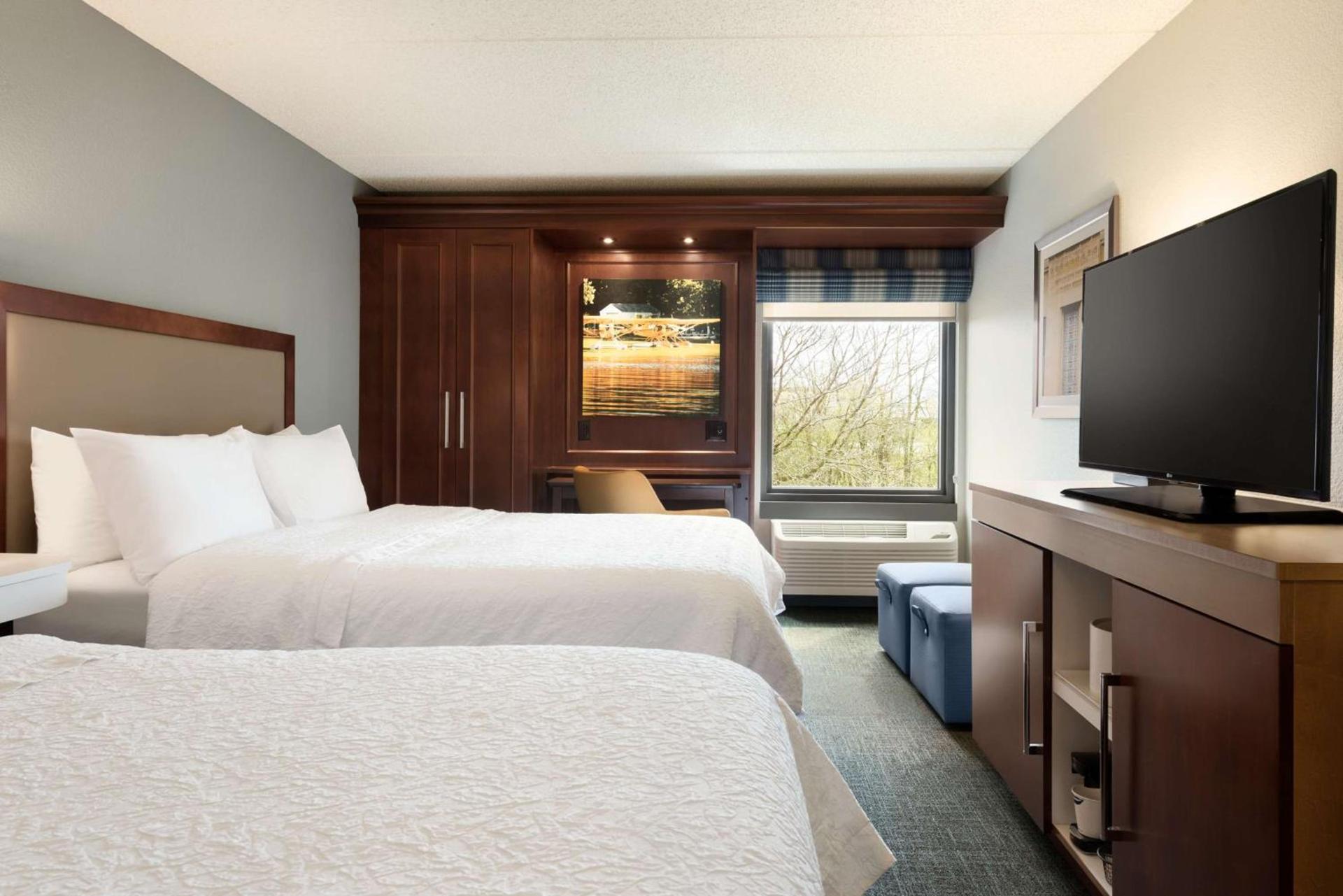 Hampton Inn Appleton-Fox River Mall Area photo 17