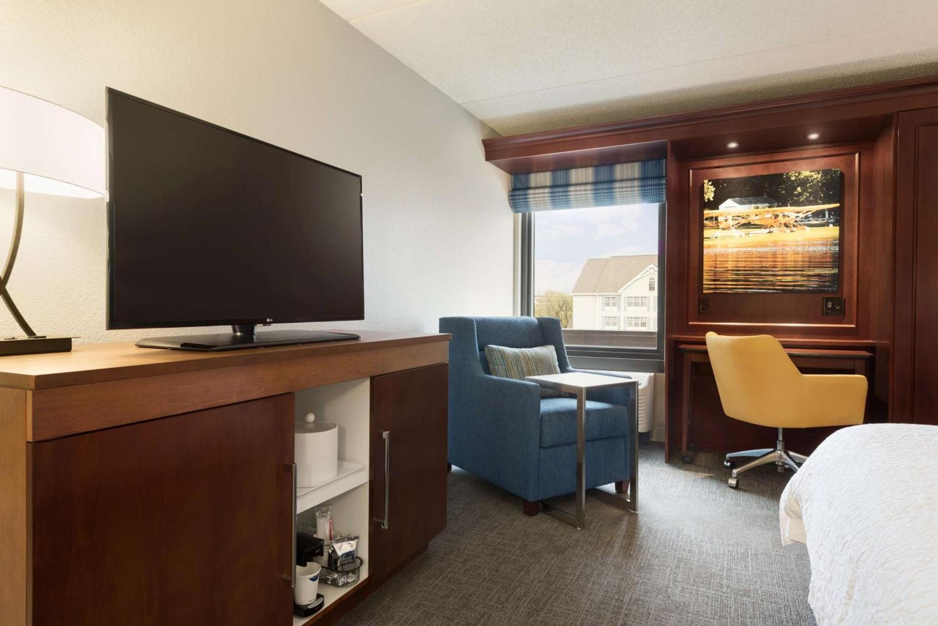 Hampton Inn Appleton-Fox River Mall Area photo 18