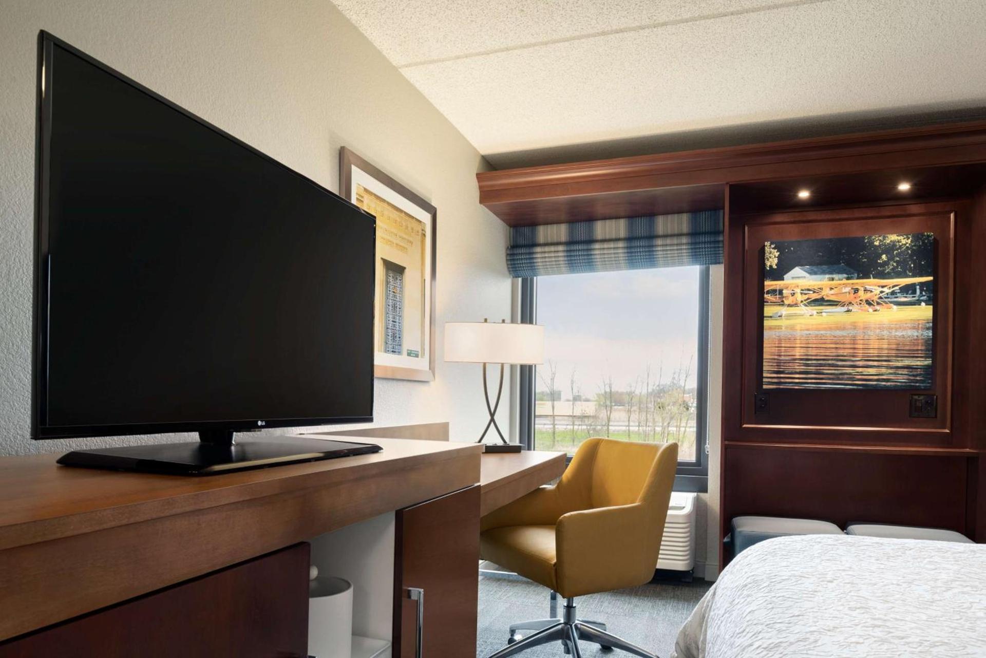 Hampton Inn Appleton-Fox River Mall Area photo 19