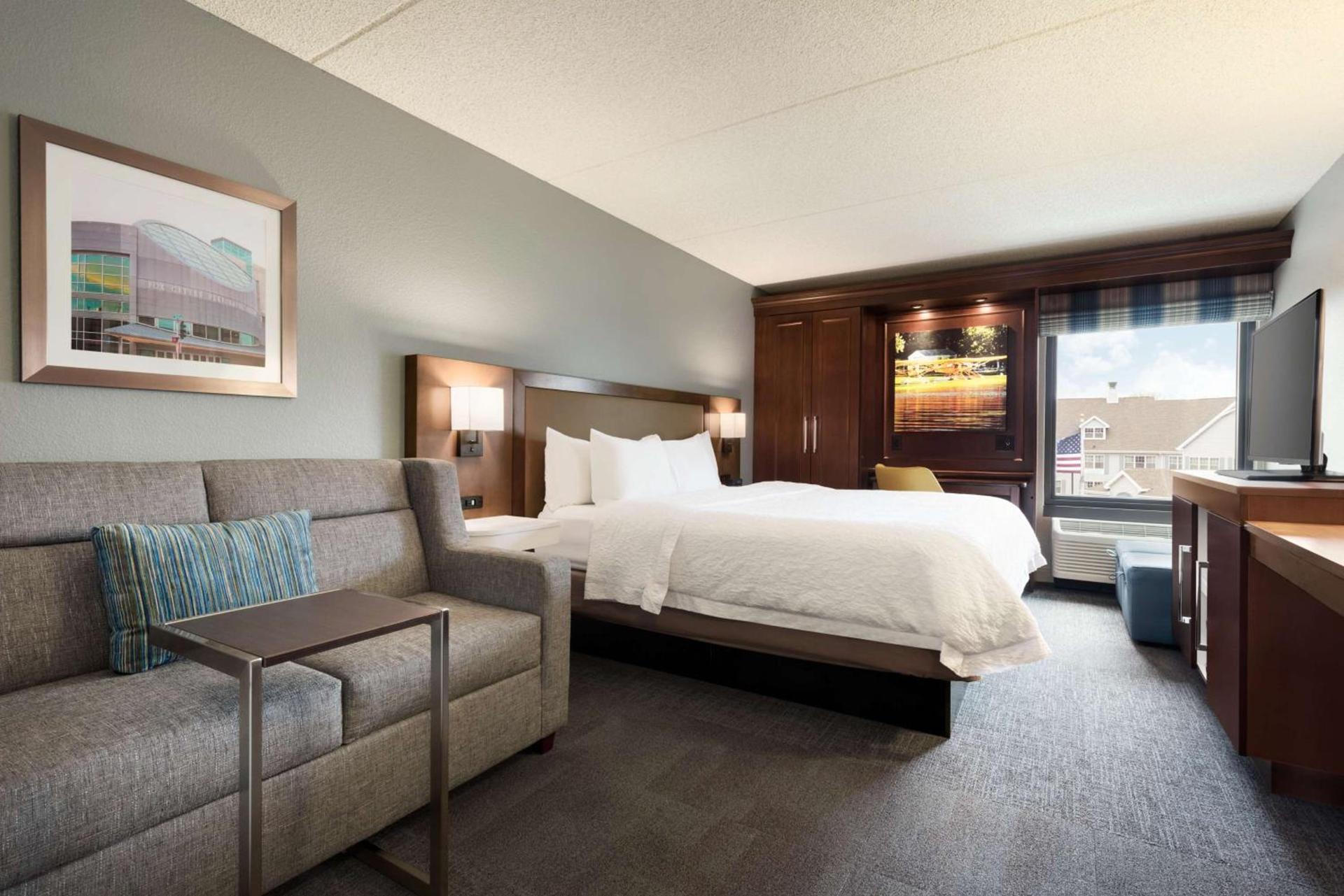 Hampton Inn Appleton-Fox River Mall Area photo 21