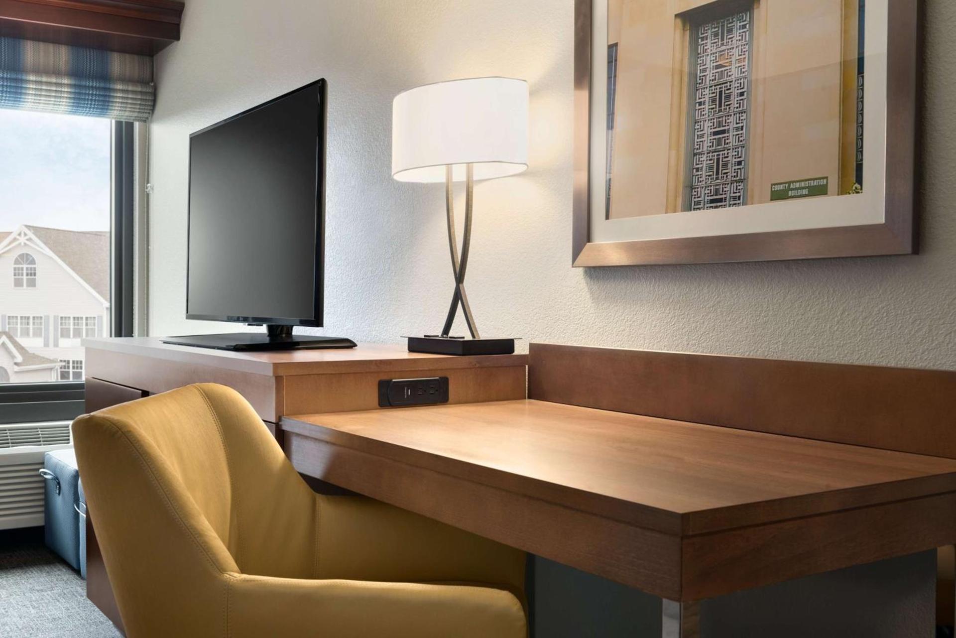 Hampton Inn Appleton-Fox River Mall Area photo 24