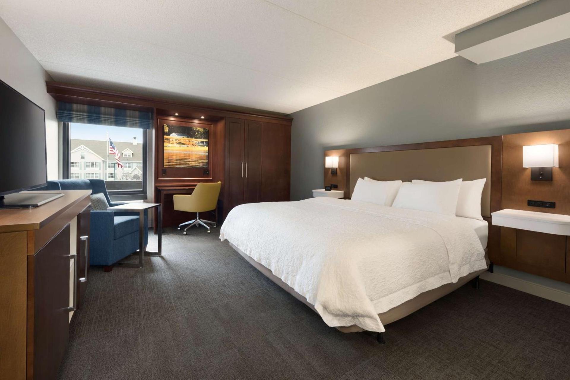 Hampton Inn Appleton-Fox River Mall Area photo 25